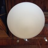 Lampe à suspension en verre opalin 1960