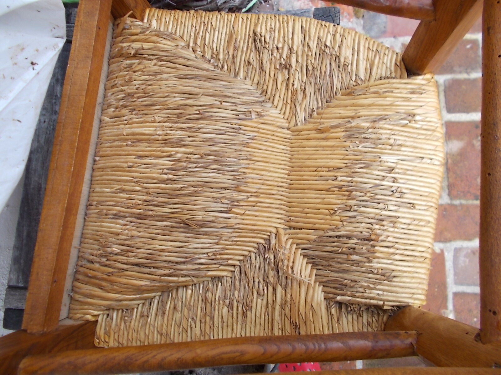 Rush seat chair in acacia