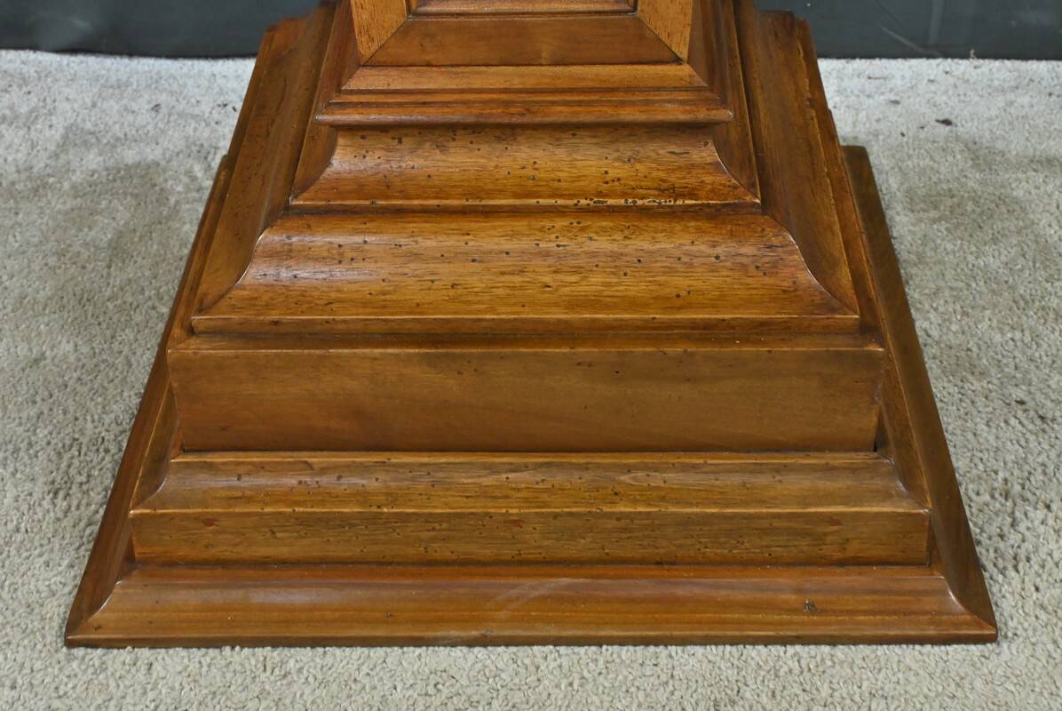 Important walnut column gain – Early 20th century