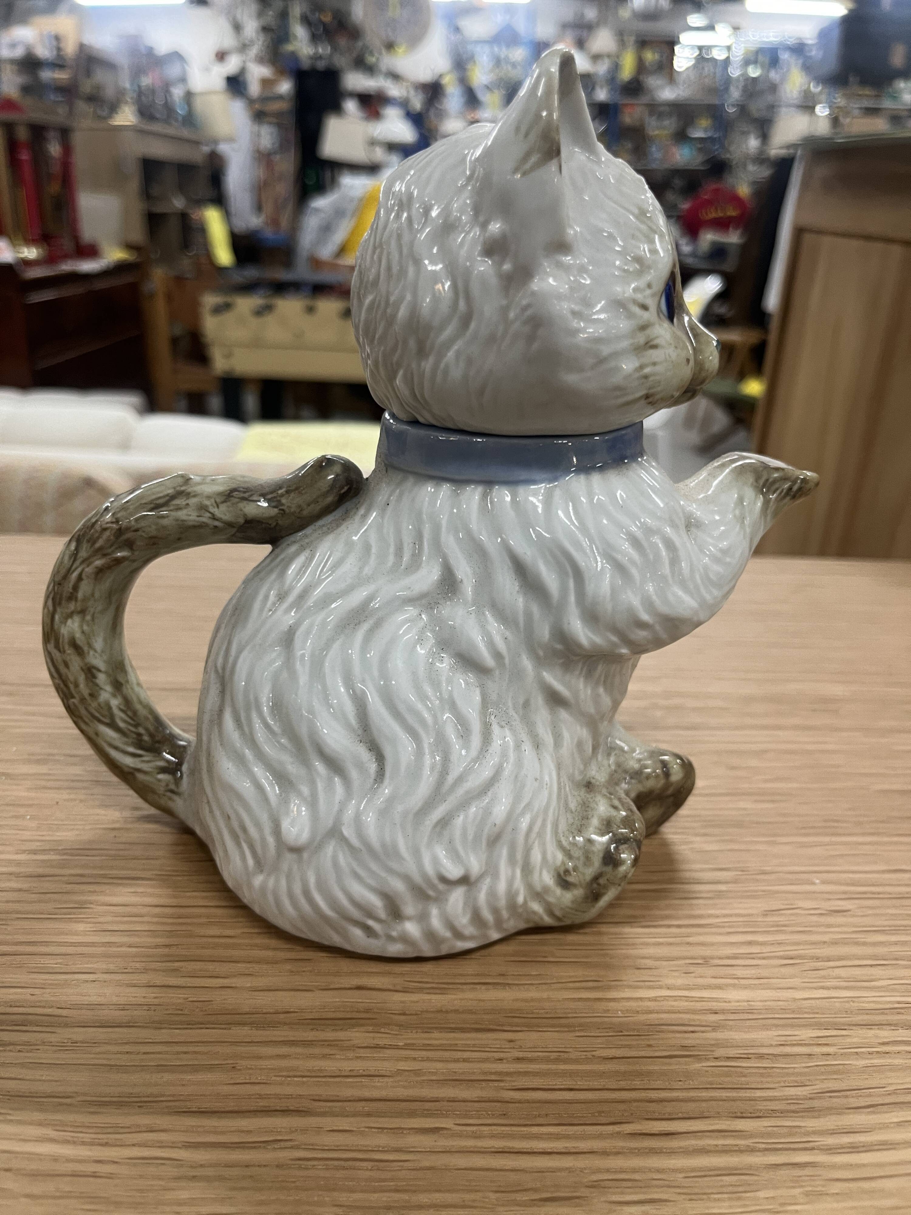 Japan cat teapot
