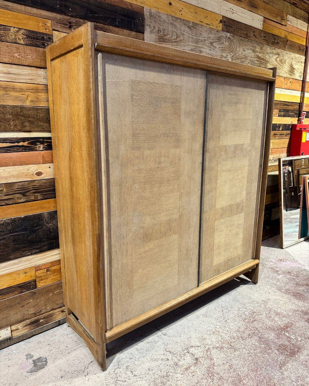 Sliding door wardrobe - Guillerme & Chambron