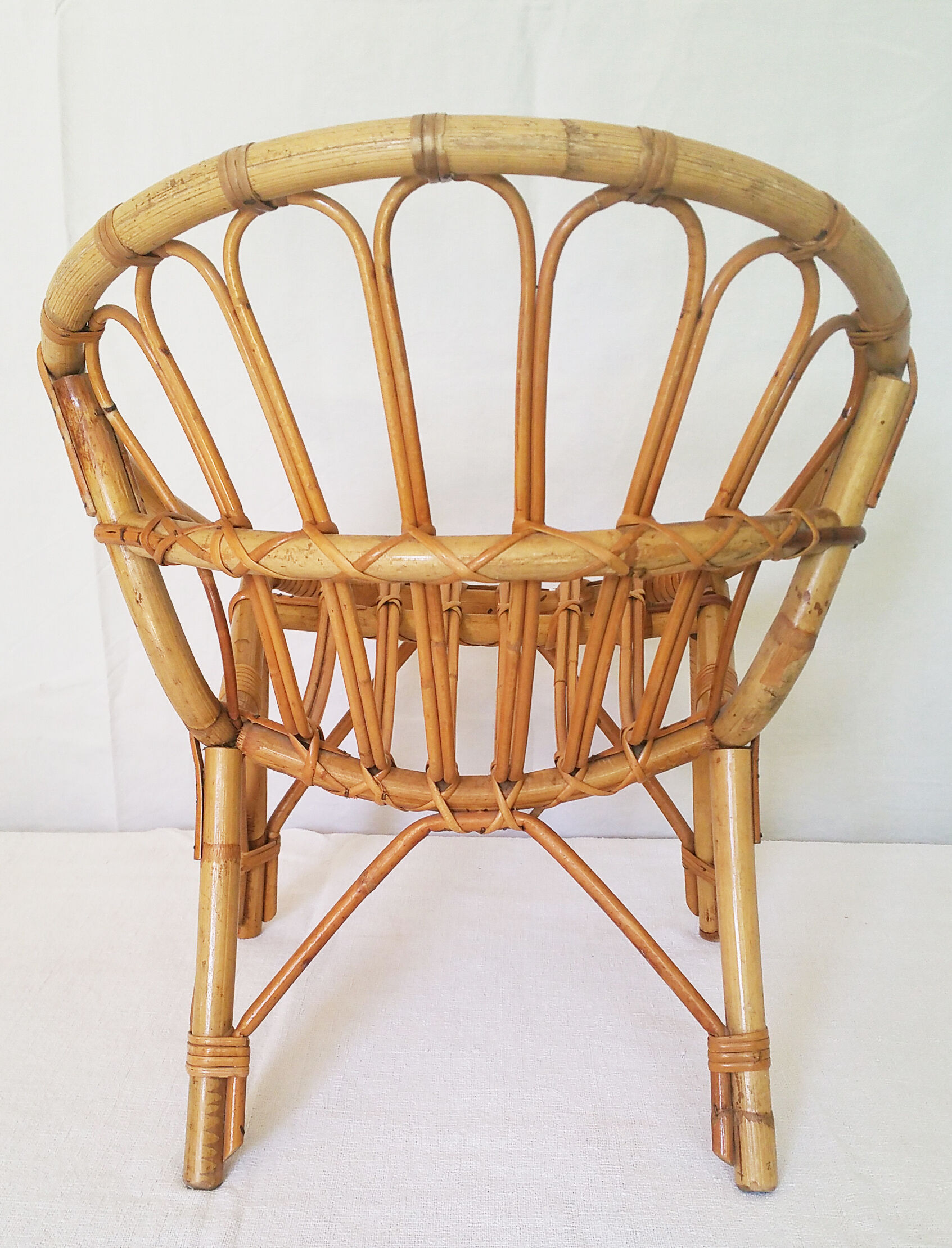 Rattan "shell" chair for children
