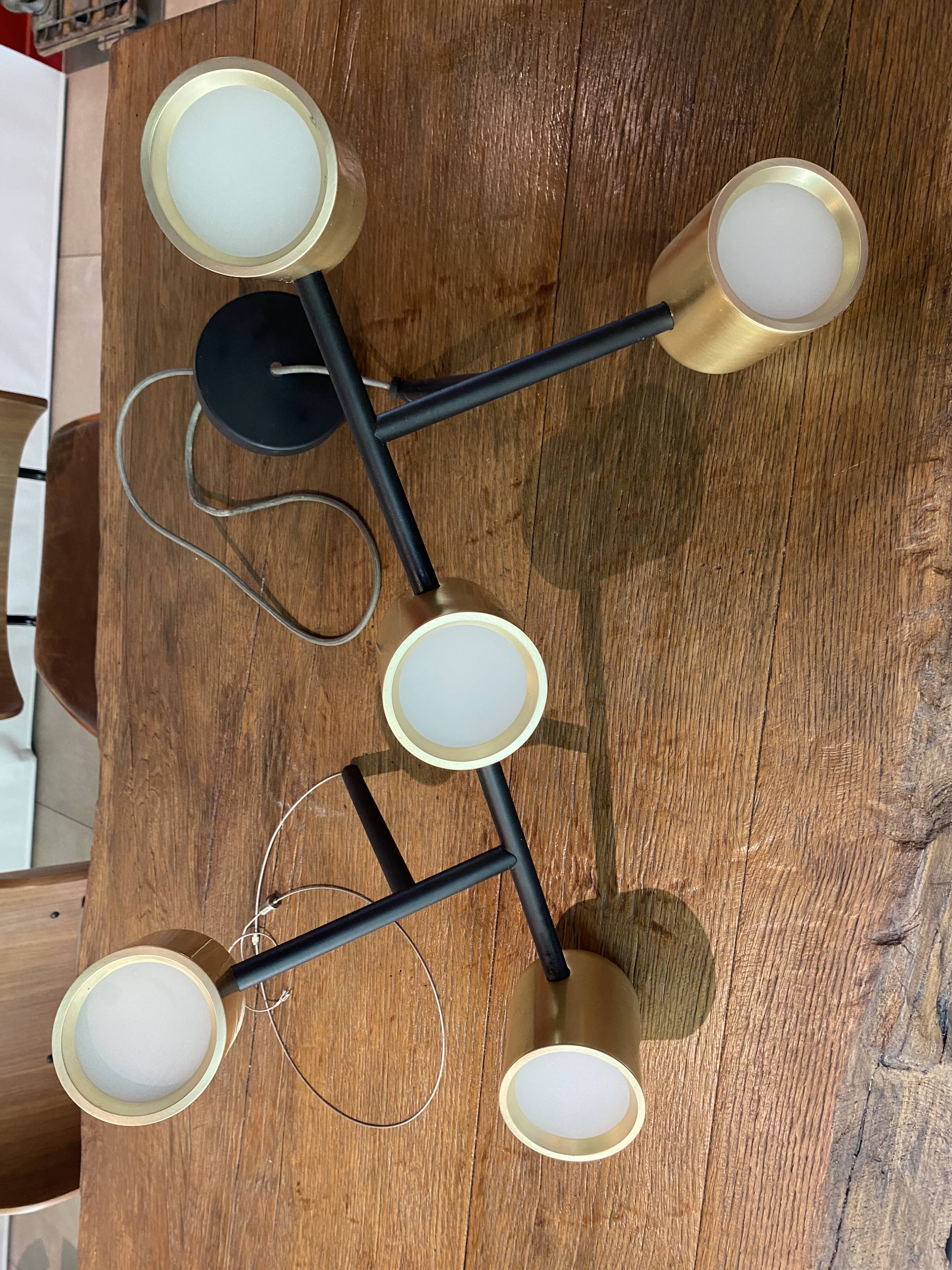 Suspension B Lux black and gold in brass