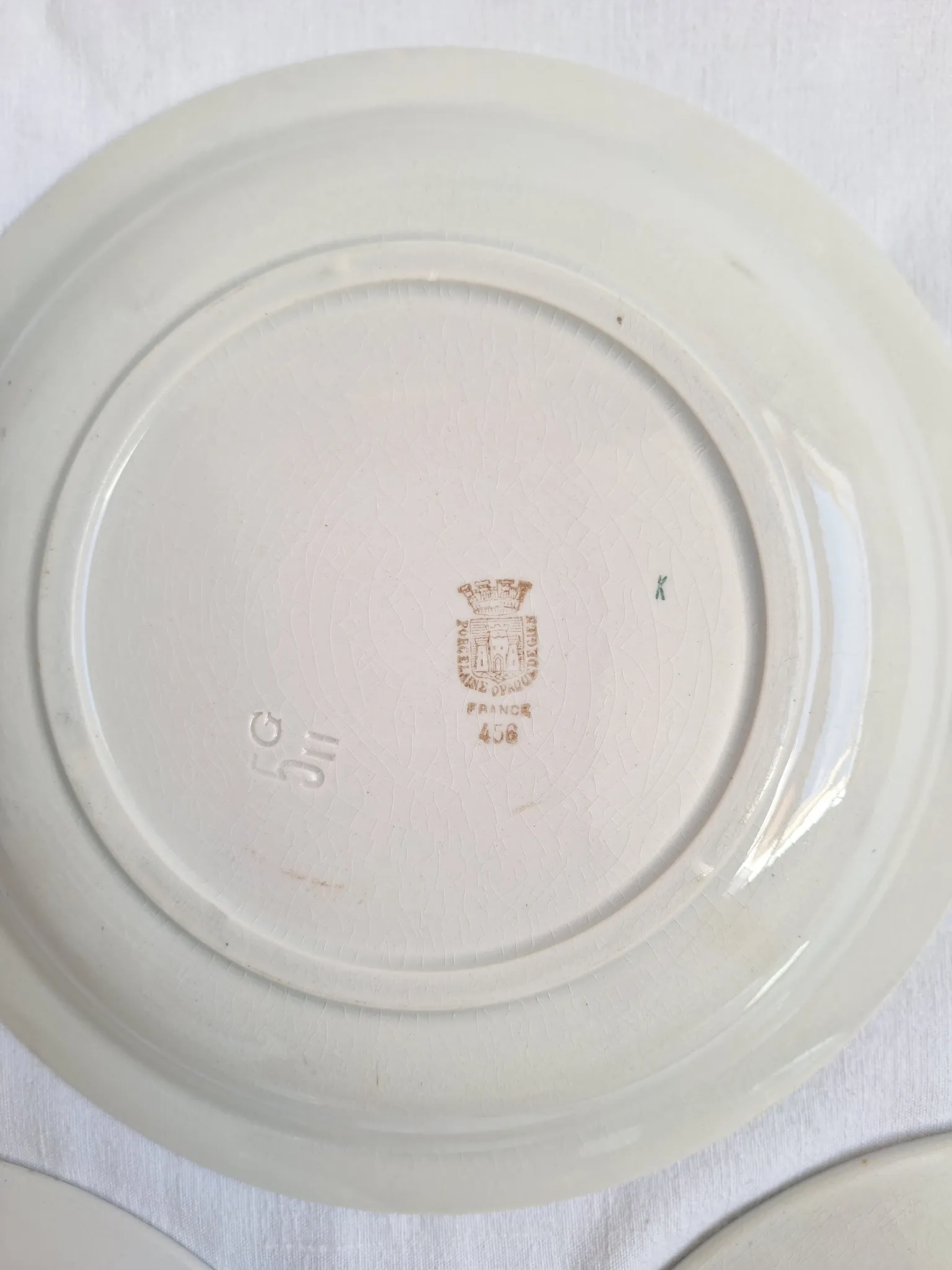 Shallow dish Gien orange and black model 456, Moulin des Loups yellow and grey.
