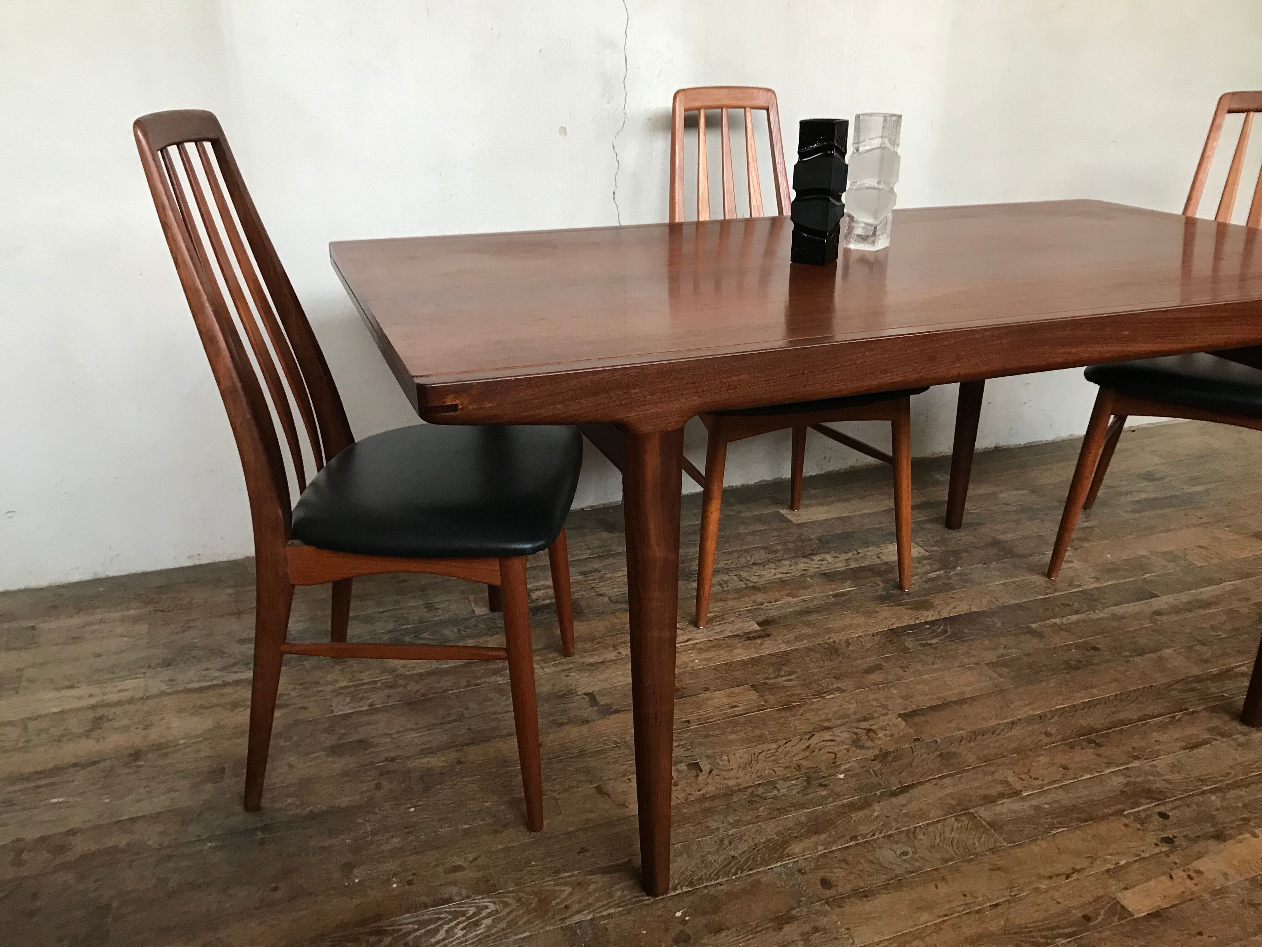 Authentic Scandinavian table teak design1950 1960 feet spindles