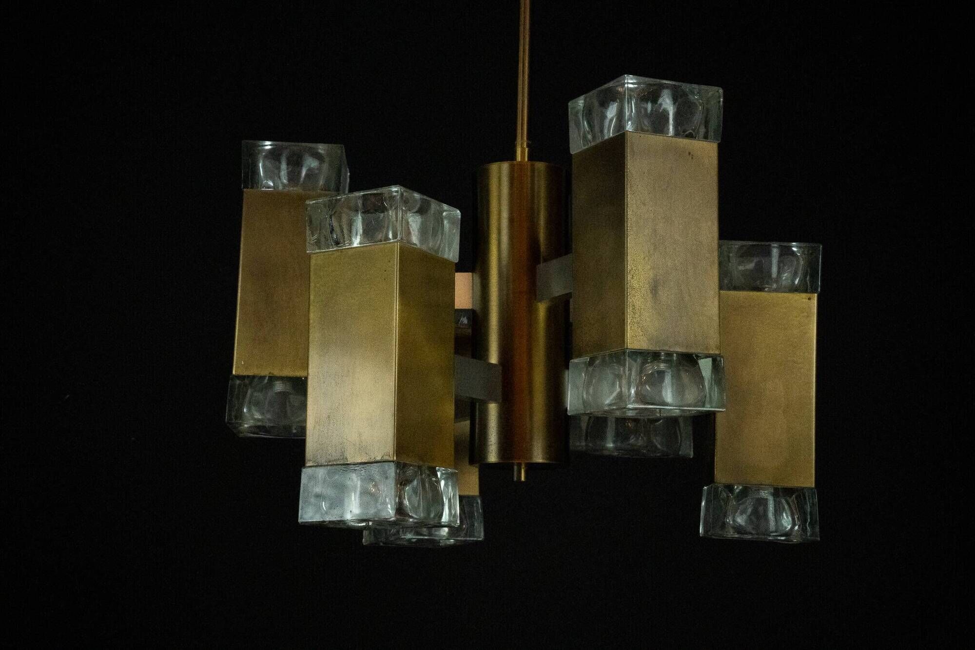 Italian glass and brass 12 lights chandelier produced by Sciolari in the 70