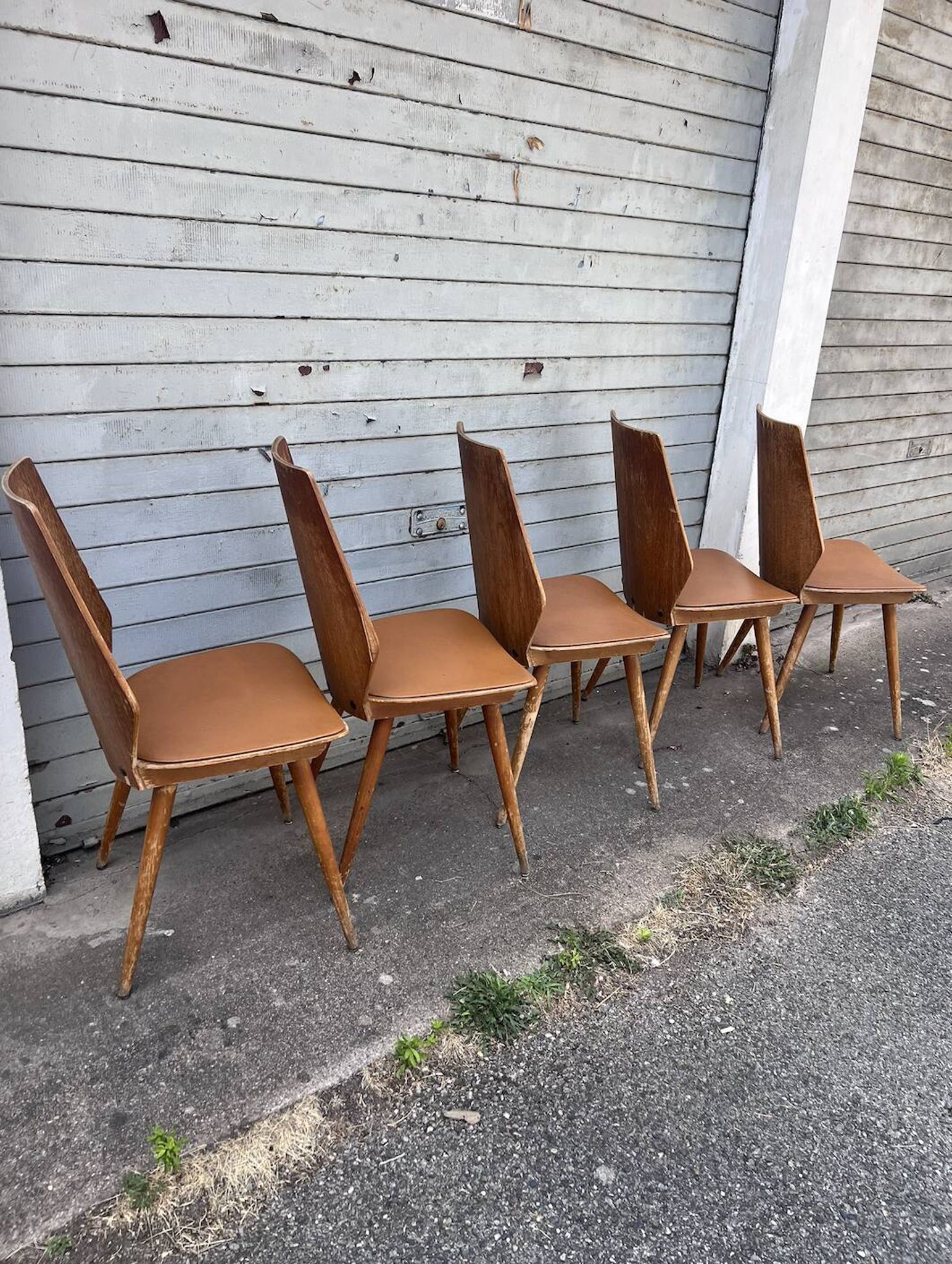 (Lot) 5 vintage wooden chairs attributed to Baumann (to be restored)