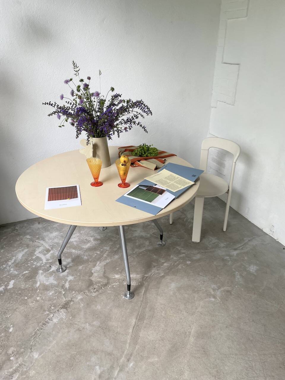 Tecno Nomos Round Table Brushed Metal