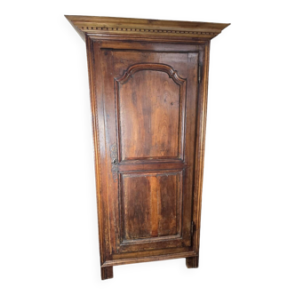 Armoire bonnetière en châtaignier