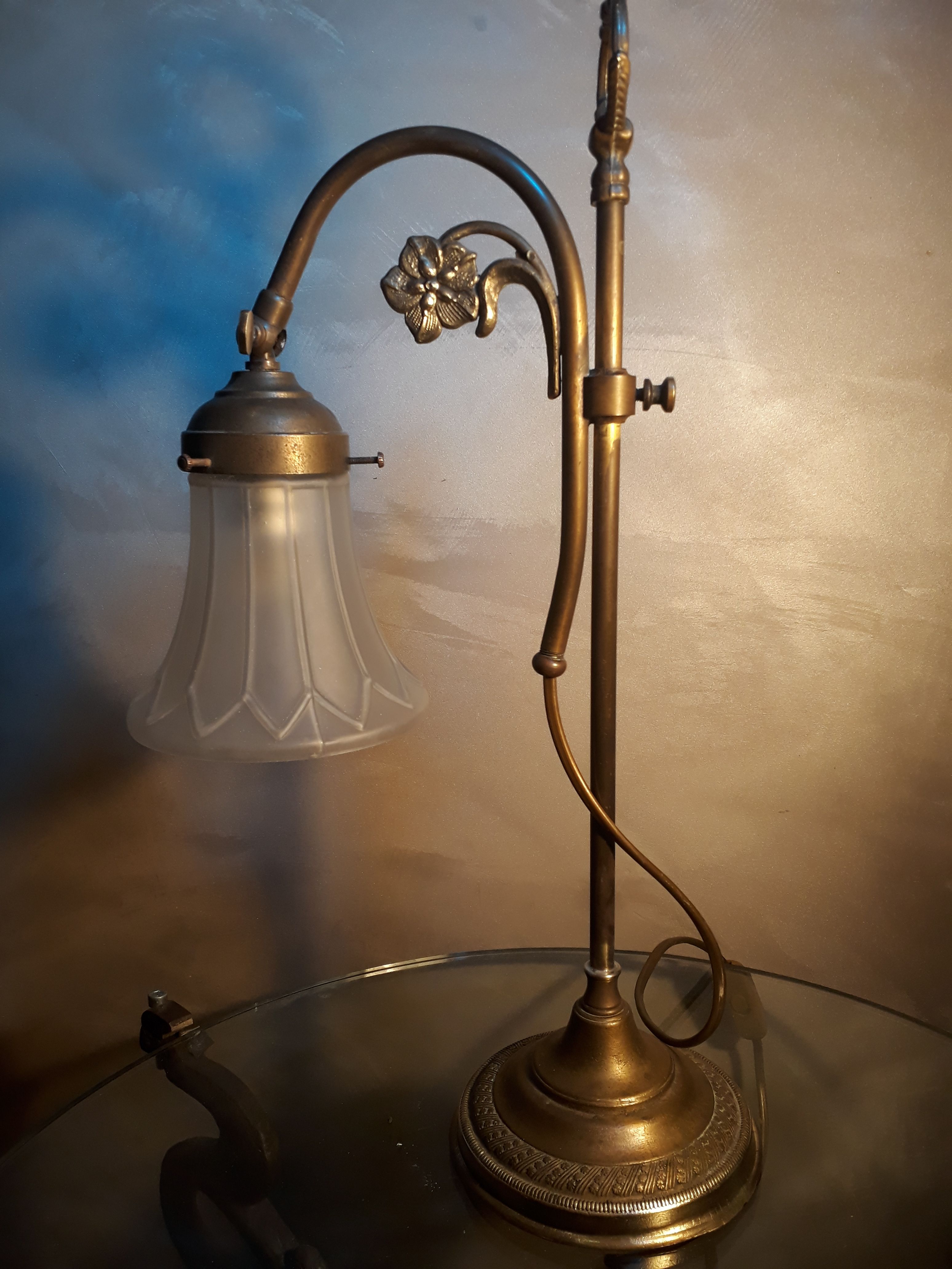 1900 beautiful brass desk lamp patina with its tulip art deco 44x25cm,
