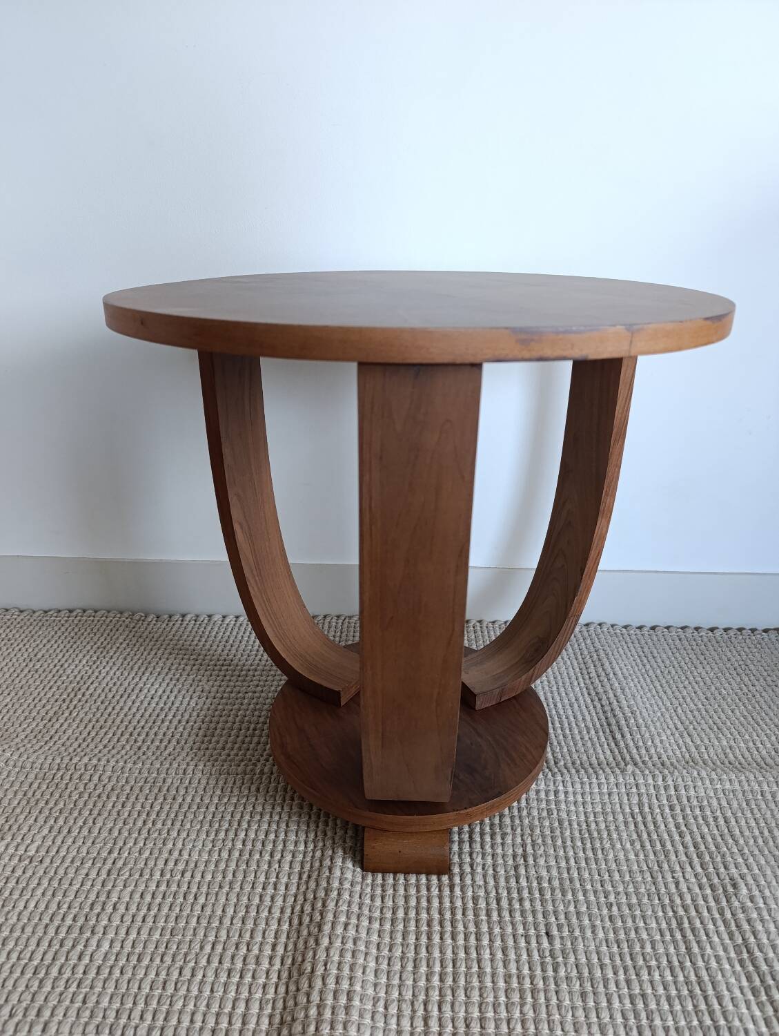 Round Art Deco table in walnut veneer – 1948