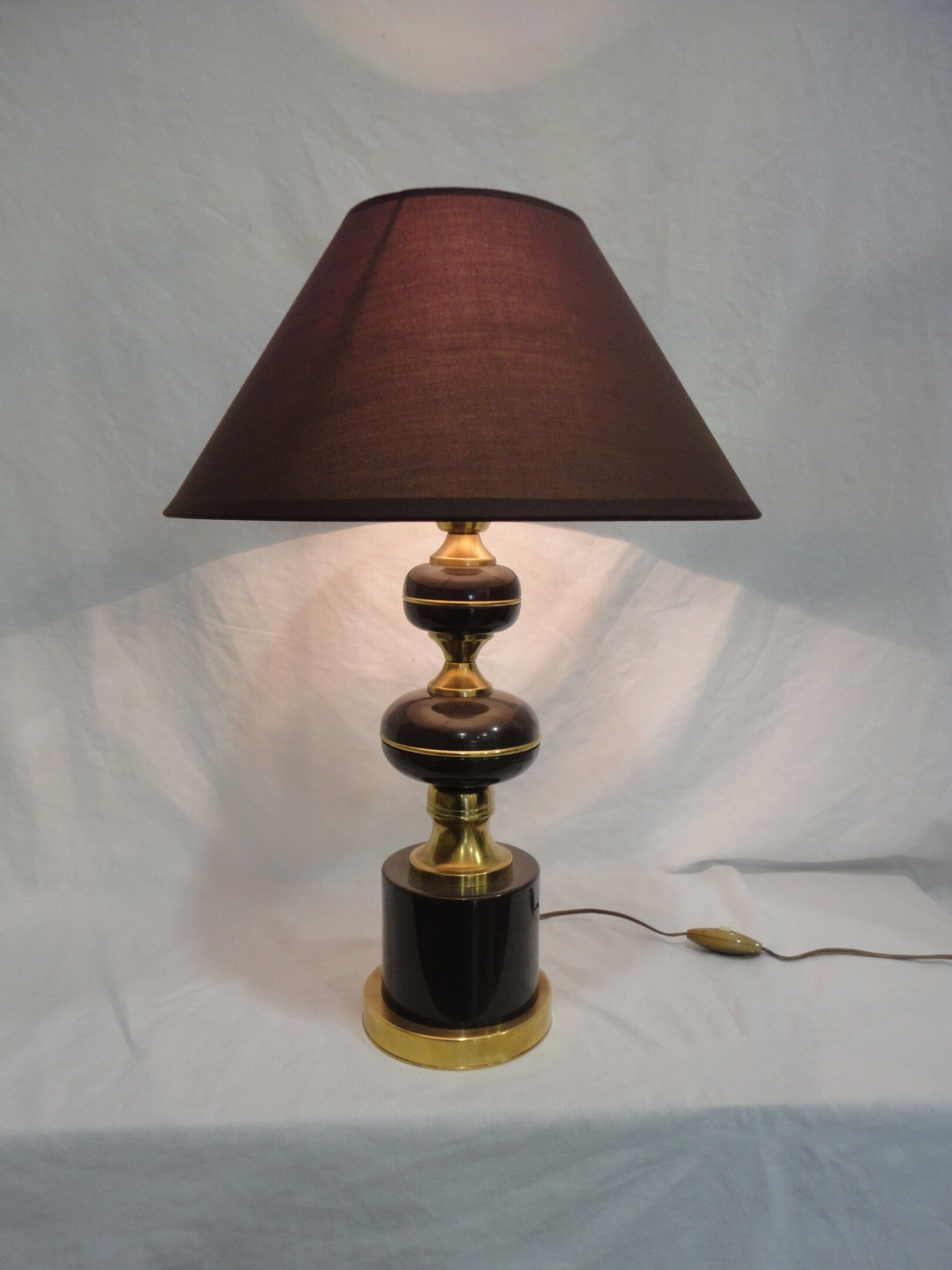 Vintage 70s lamp, painted metal and brass