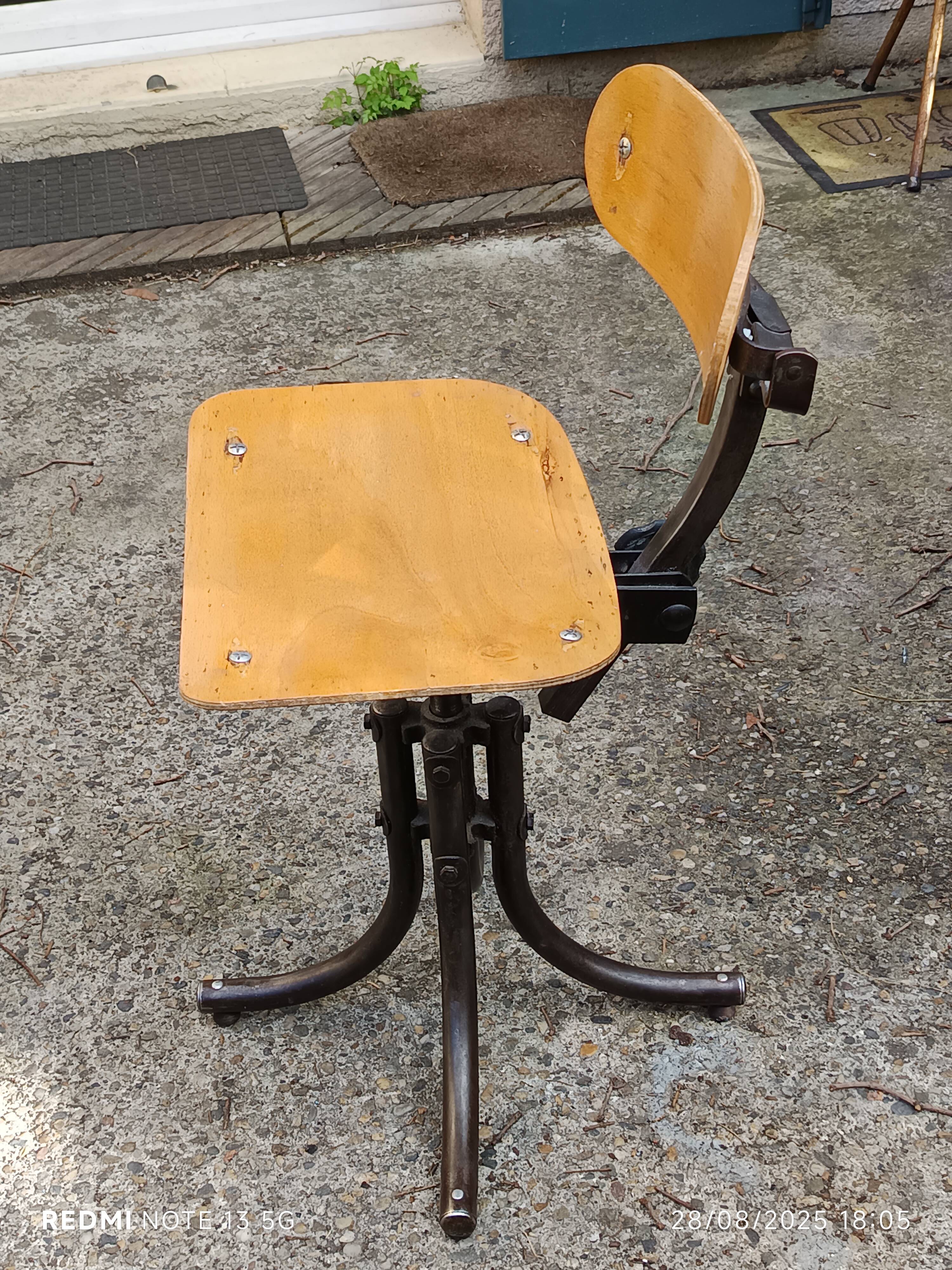 Workshop chair by the Biénaise brand, 1948