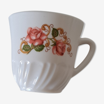 Arcopal cup with two roses