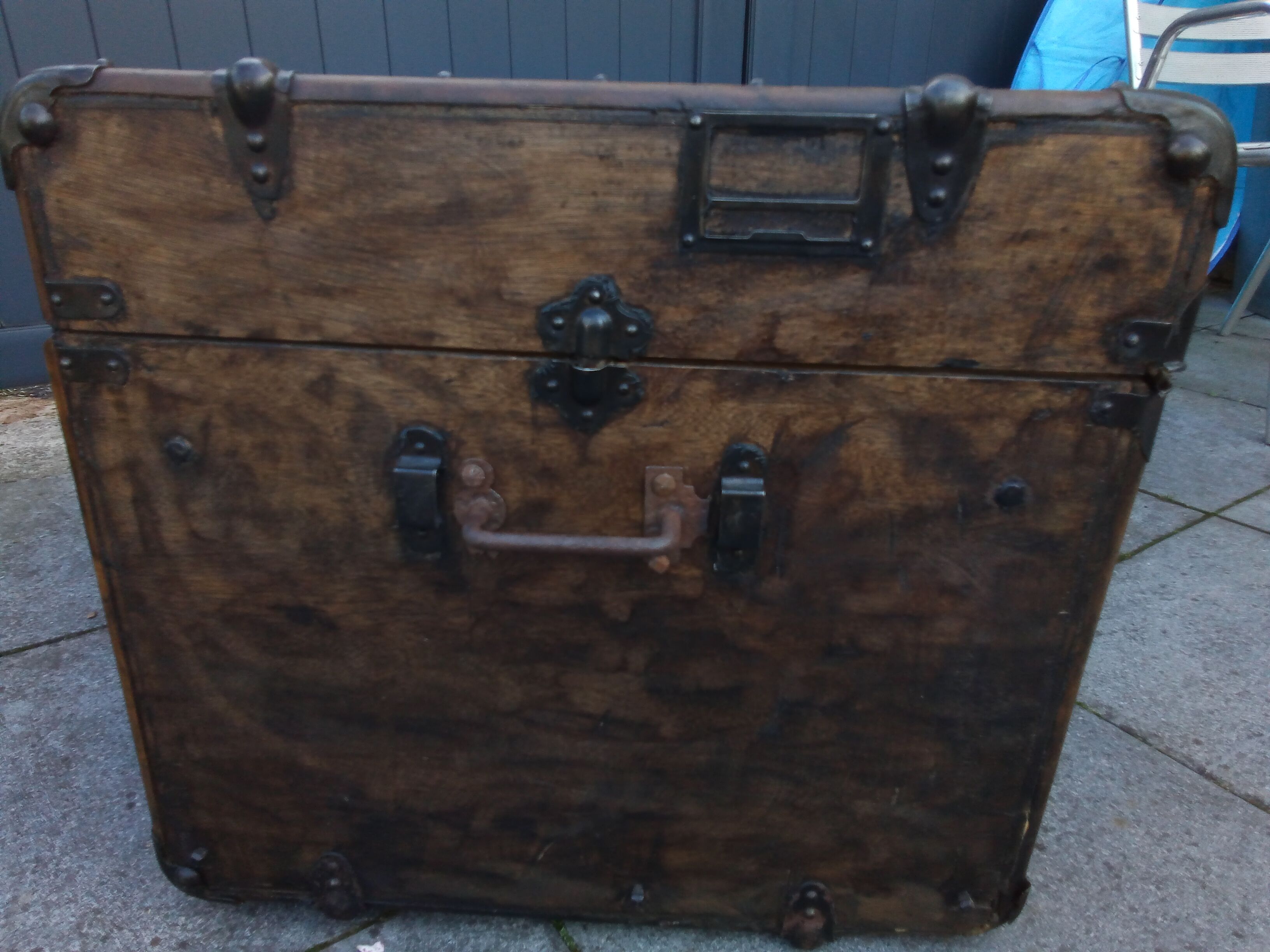 Splendid trunk late 19th century completely renovated