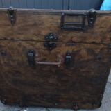 Splendid trunk late 19th century completely renovated