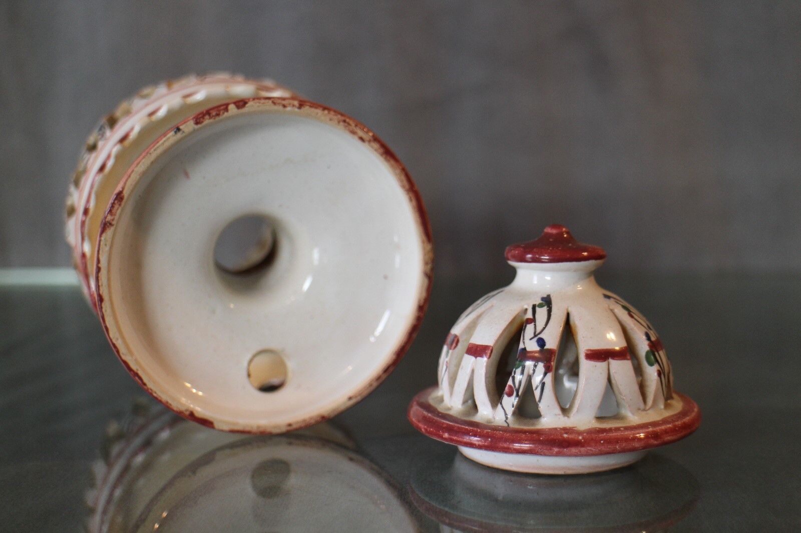 Tealight lamp foot with openwork earthenware decoration