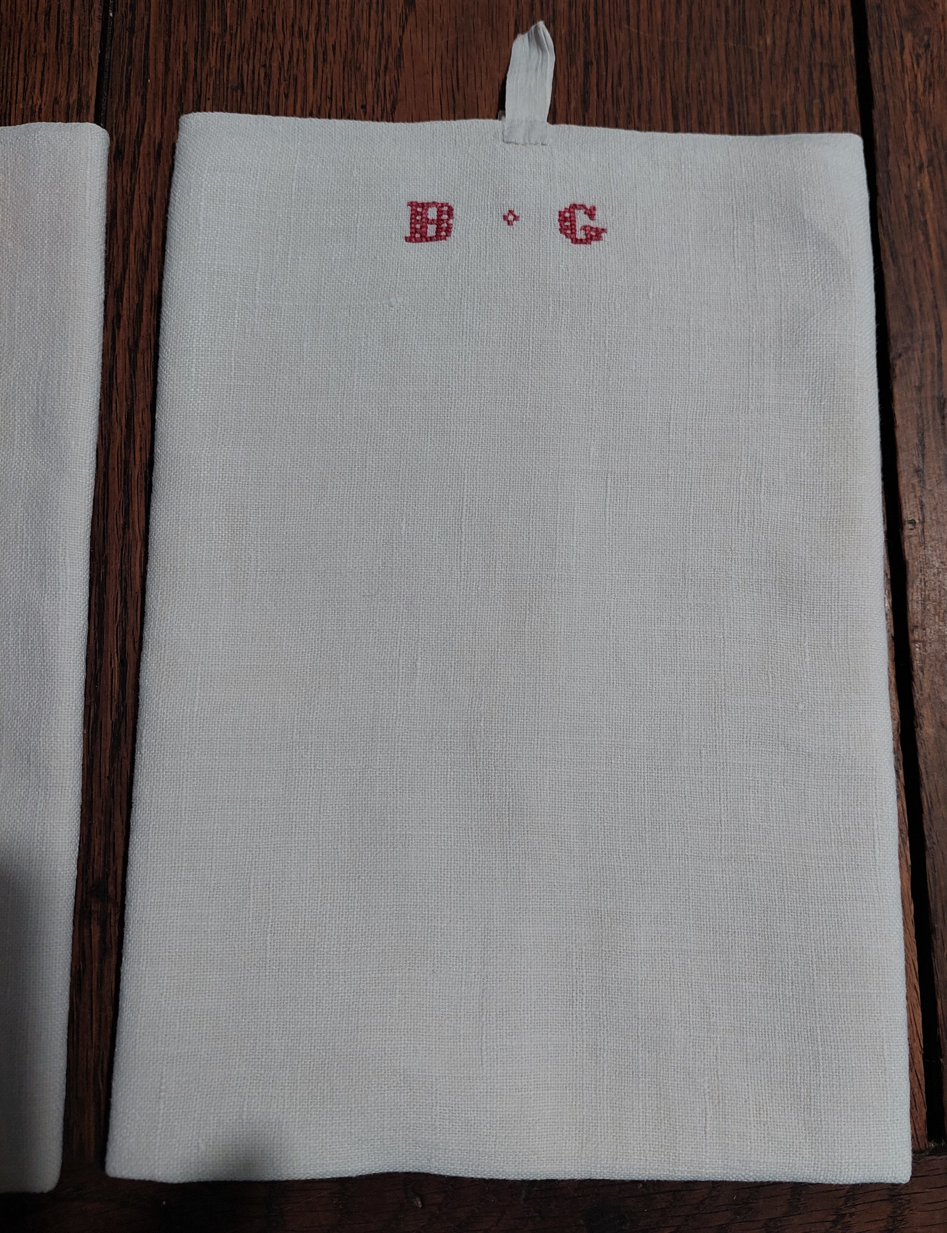 Torchons anciens en lin monogramme rouge BG 52 X 98 cm