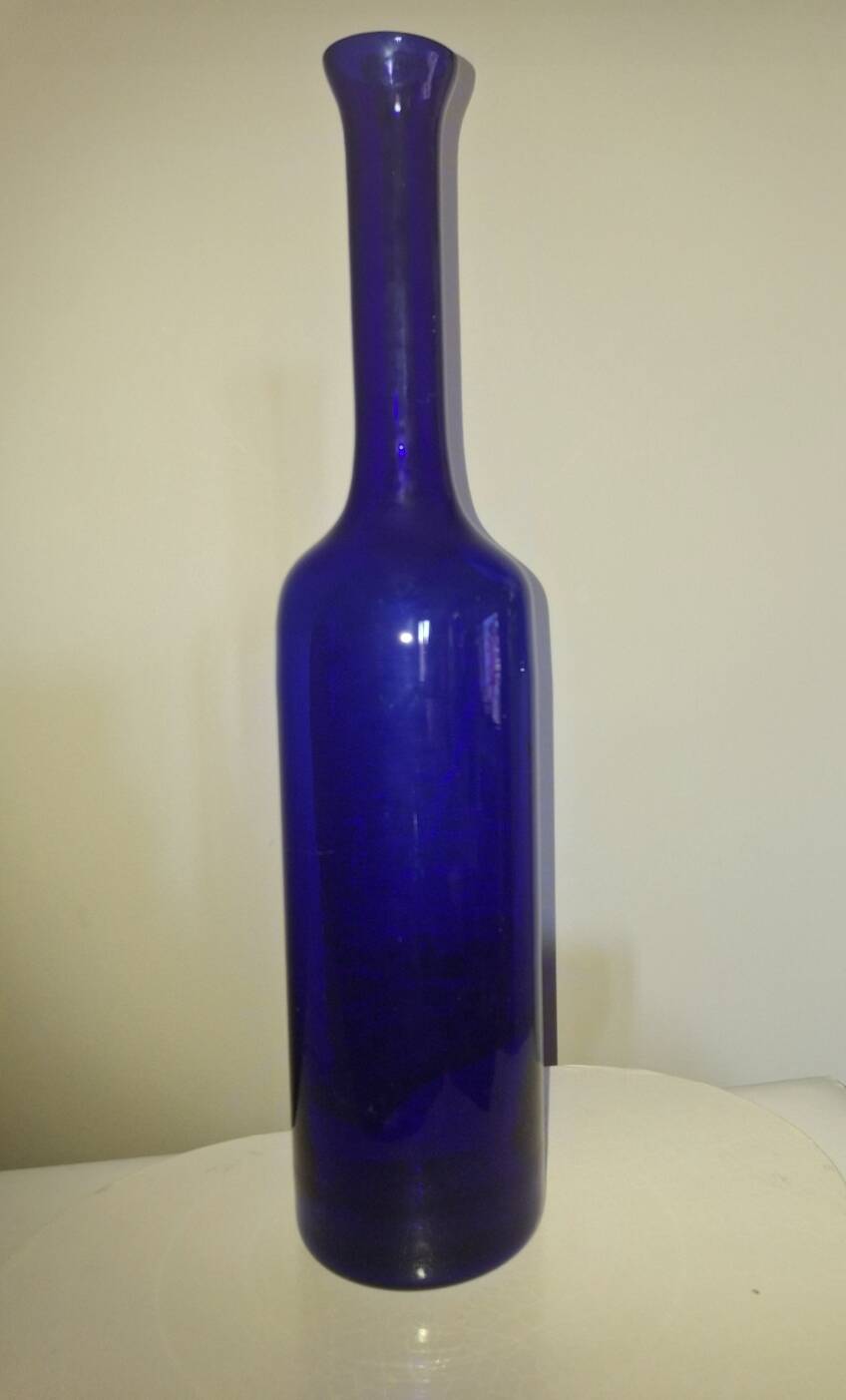 Large single-flower vase