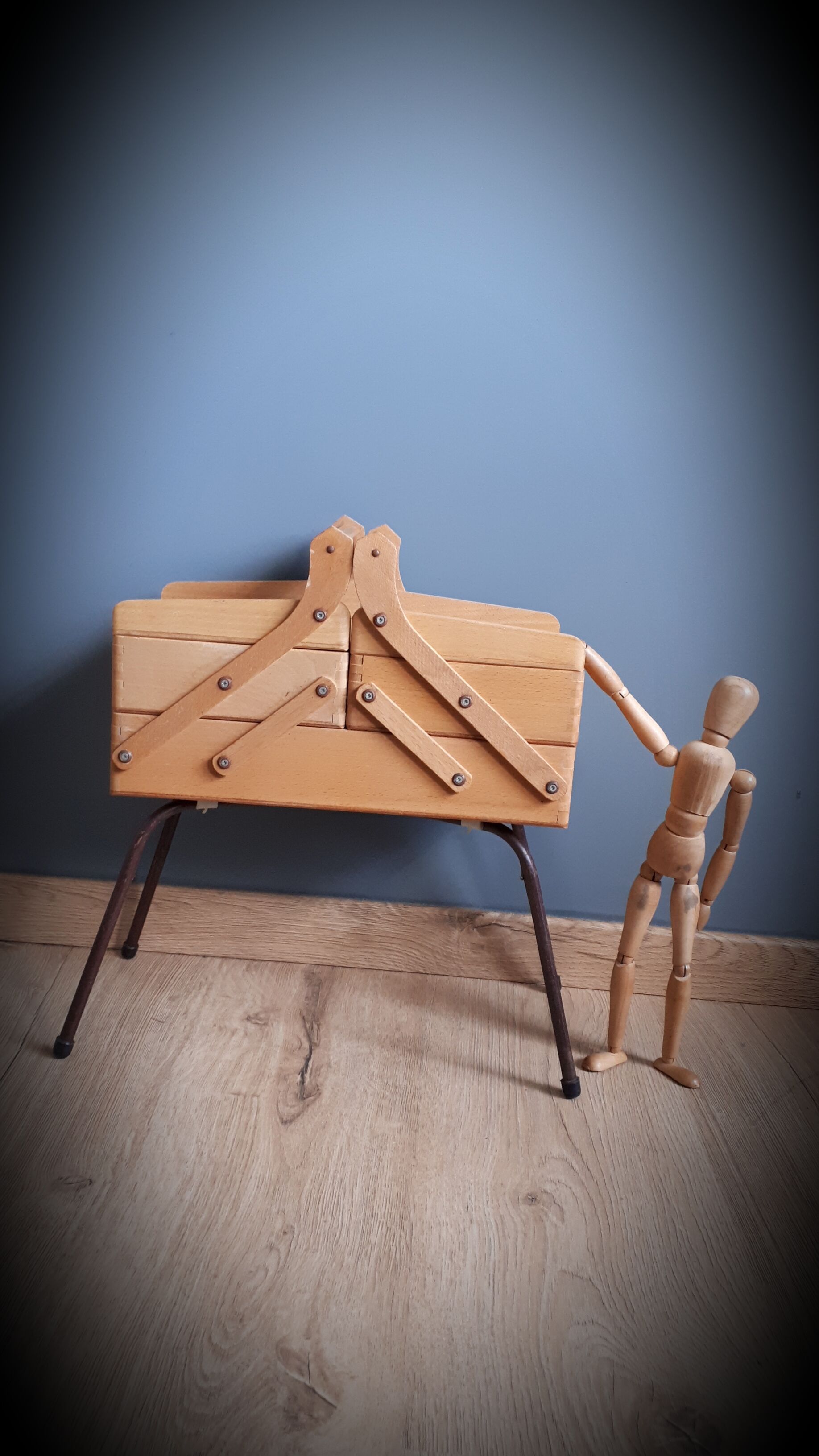 Former sewing worker on feet