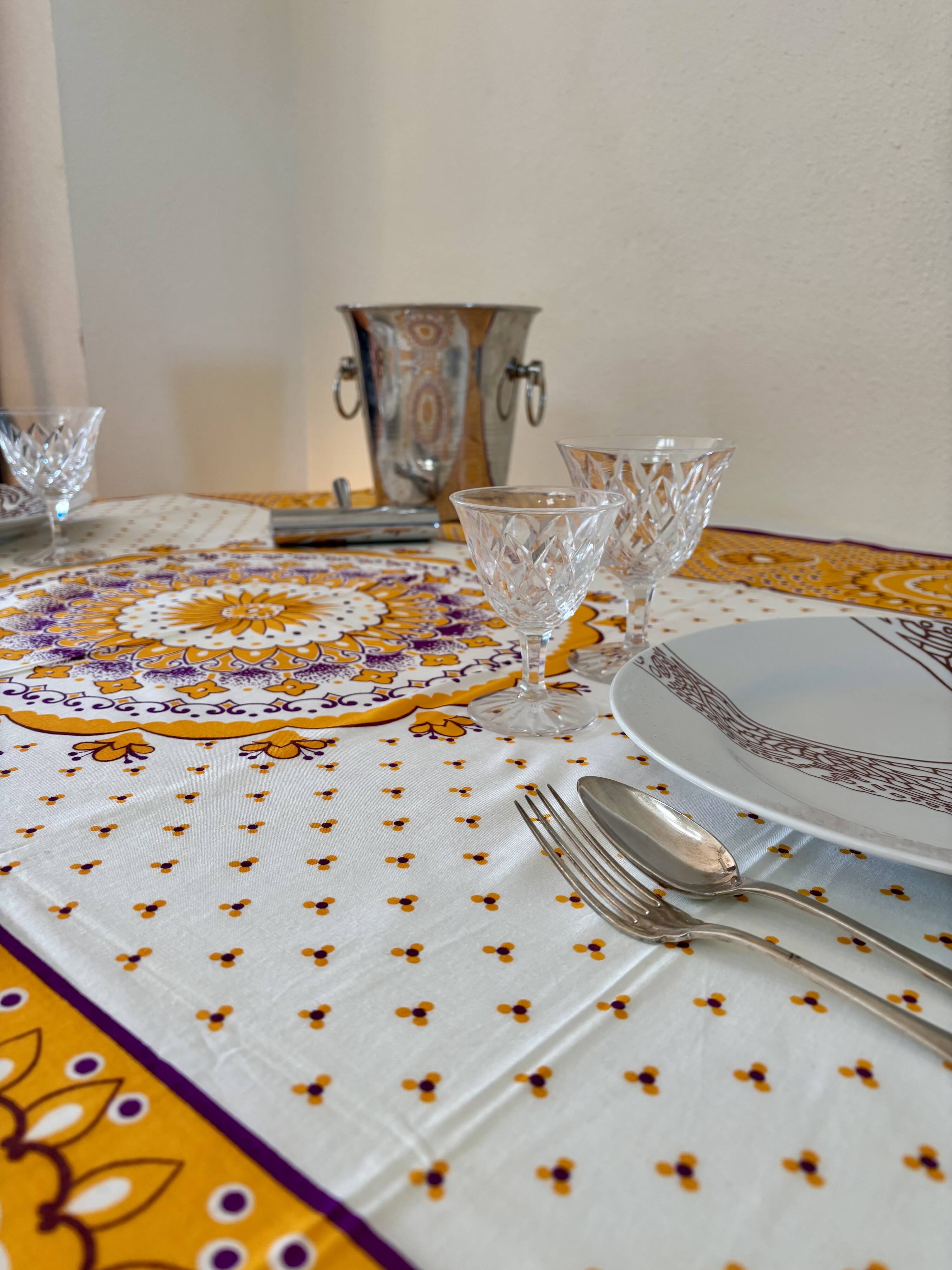 Nappe tenture malgache vintage jaune