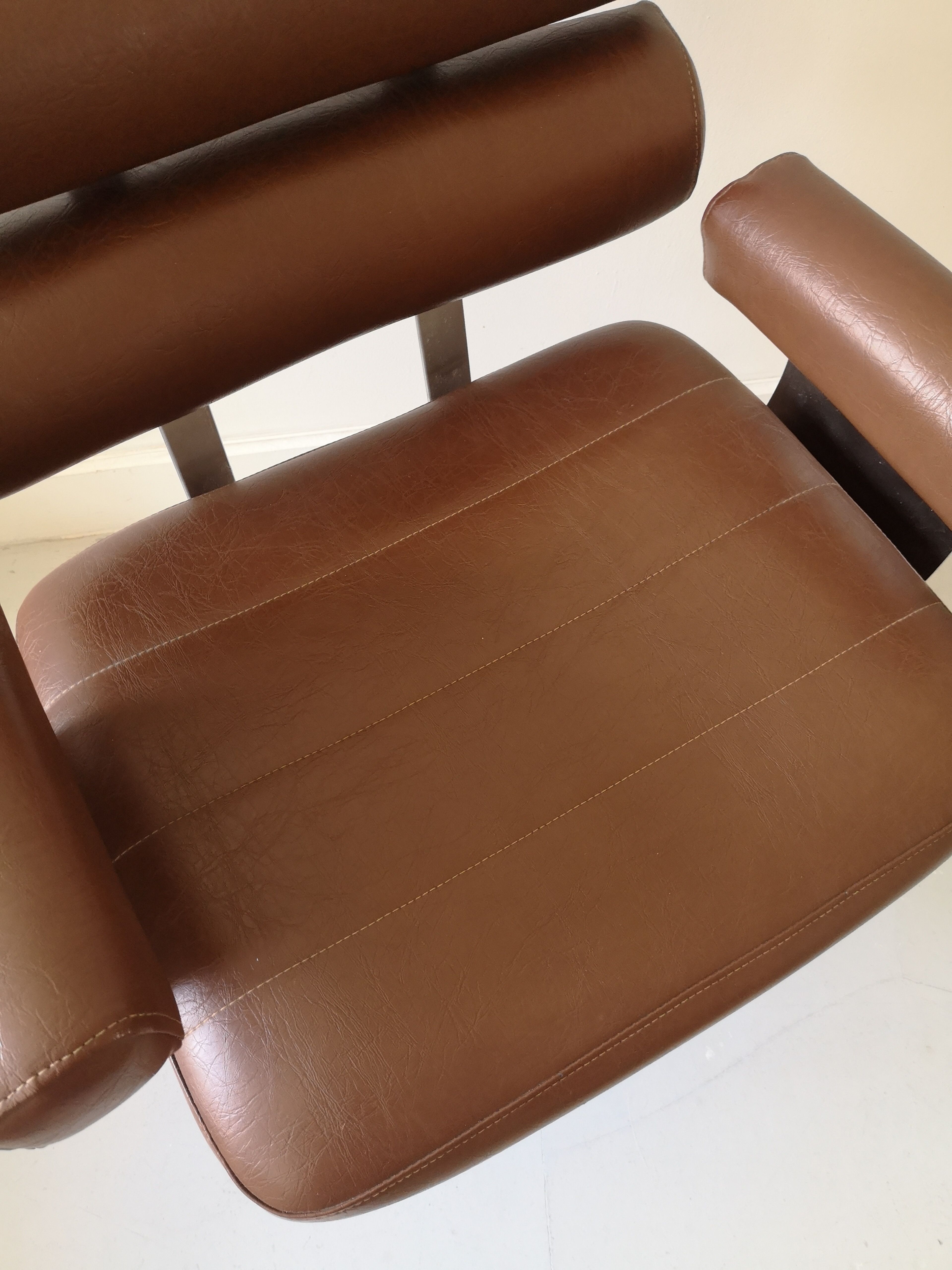 Office chair in skai and chrome, design year 70