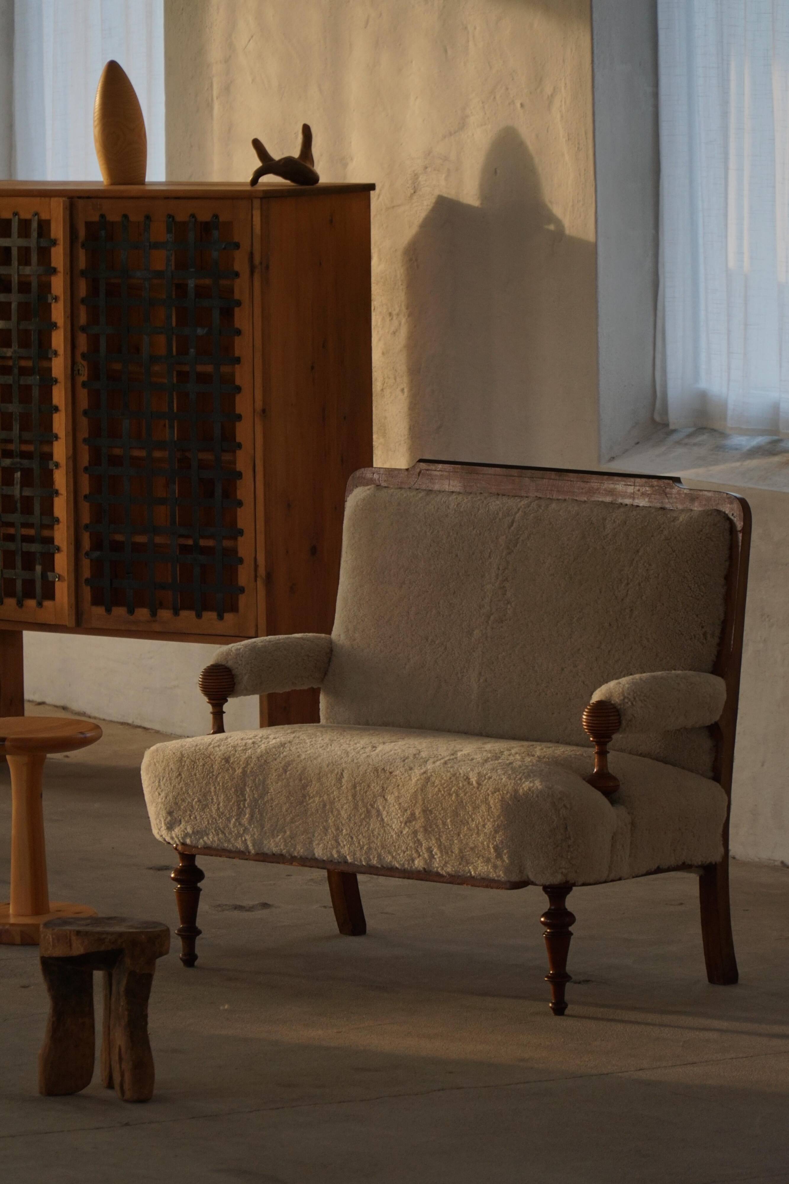 Danish two-seater canapé from the early 20th century in merino wool and wood, 1930s.