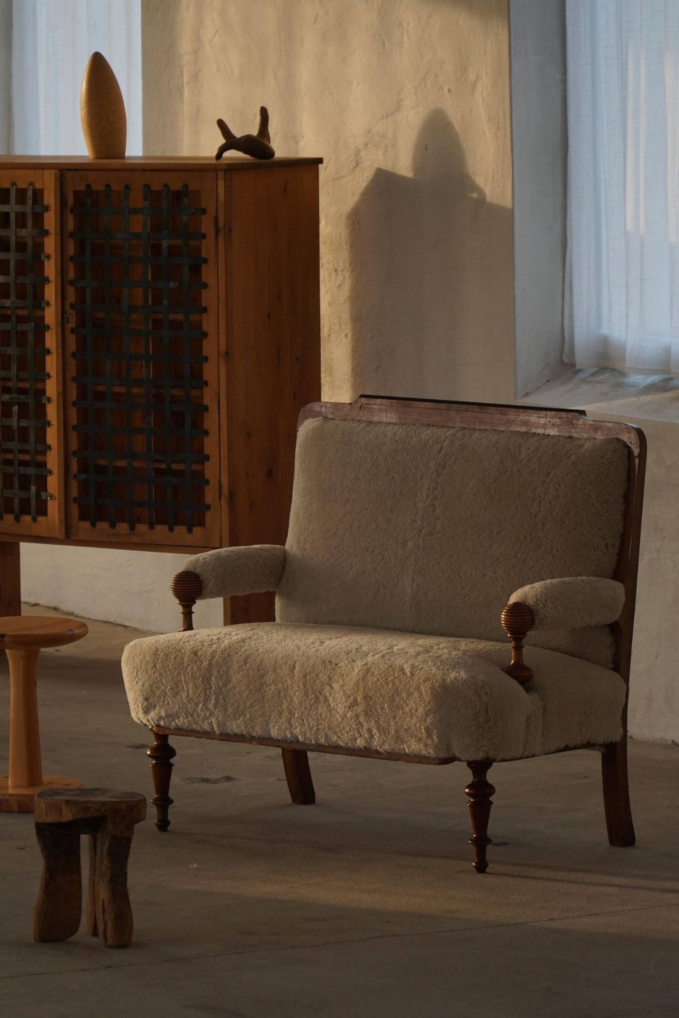 Danish two-seater canapé from the early 20th century in merino wool and wood, 1930s.