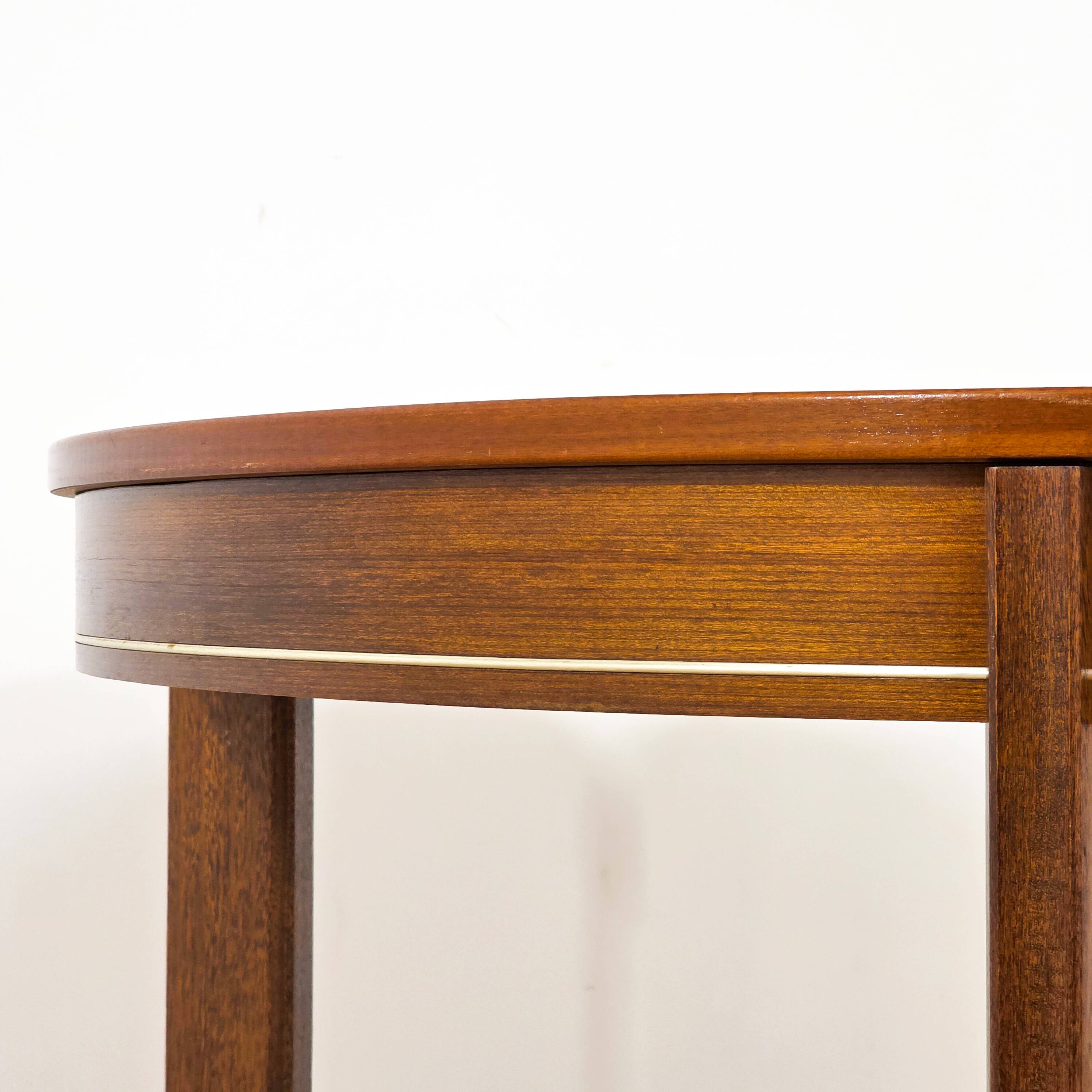 Extendable dining table in solid wood – 1970s
