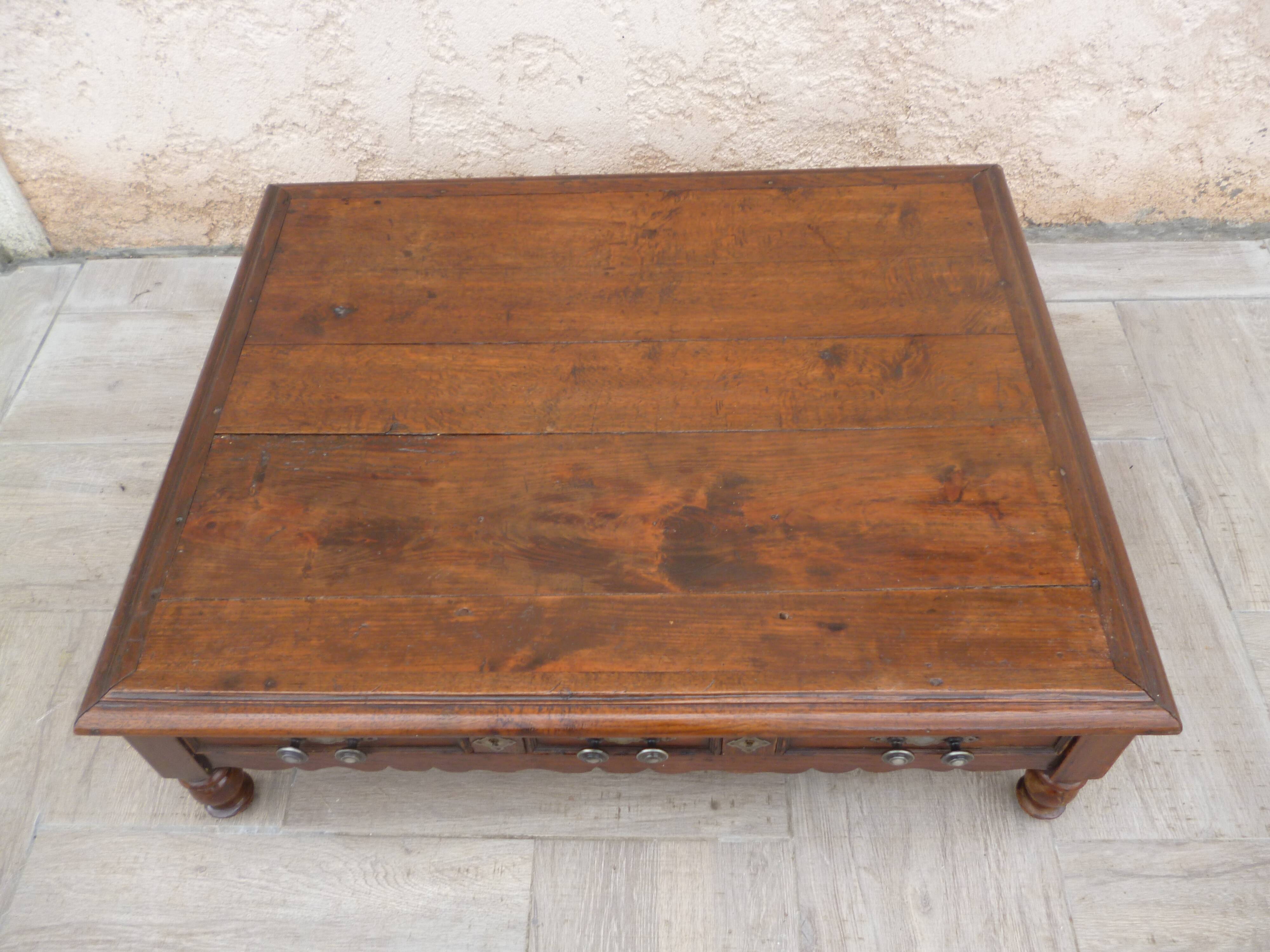 3 drawers coffee table