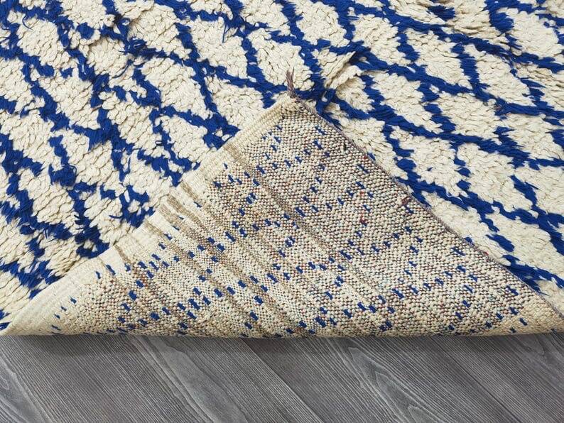 Traditional handmade Berber rug size 150 x 250 cm