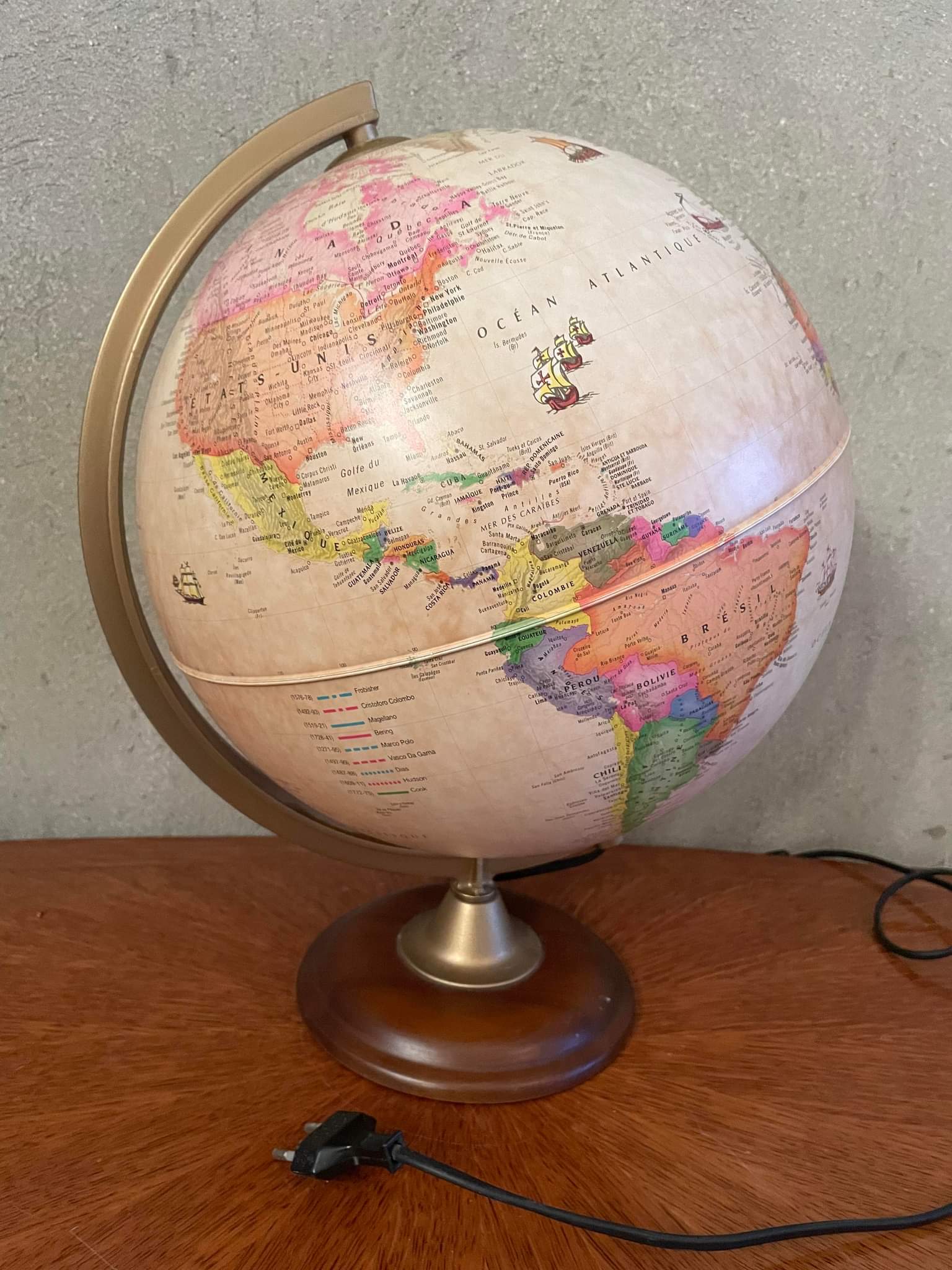 Globe wooden foot