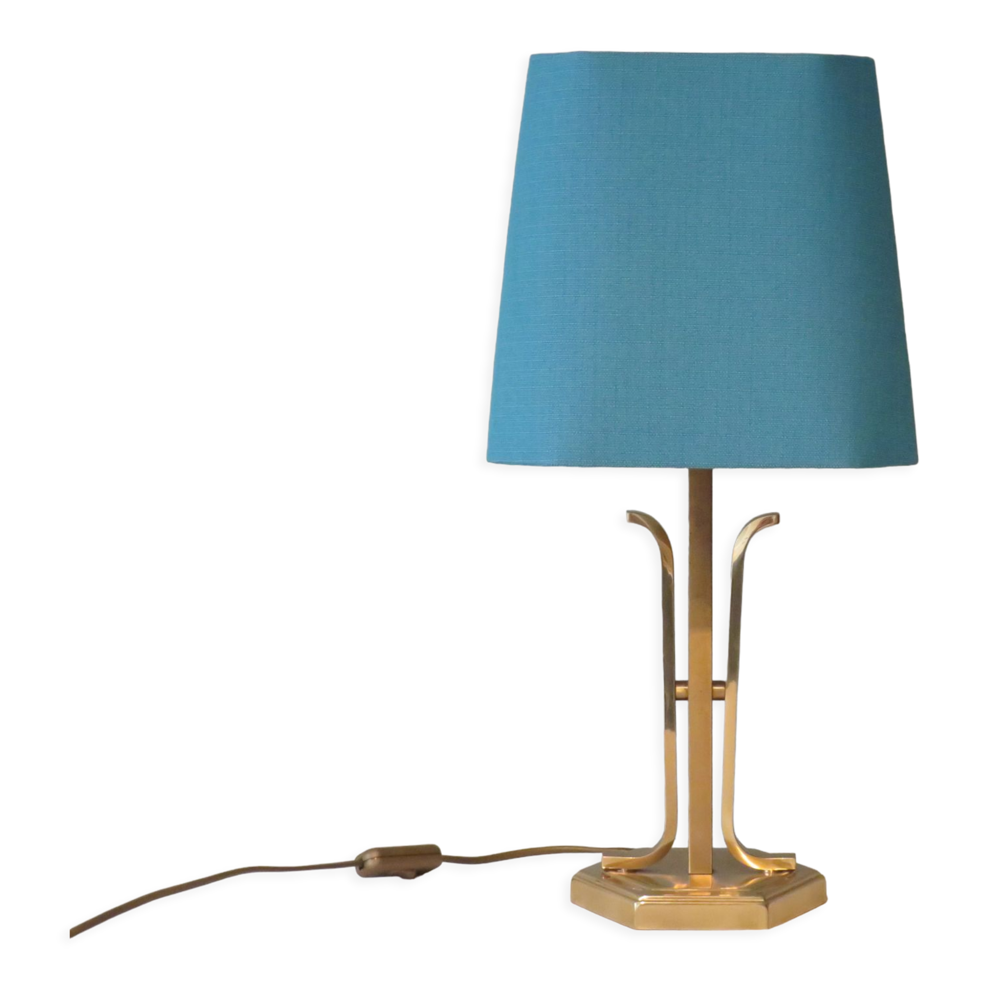 Lampe de table en laiton du milieu du siècle avec nouvel abat-jour personnalisé.