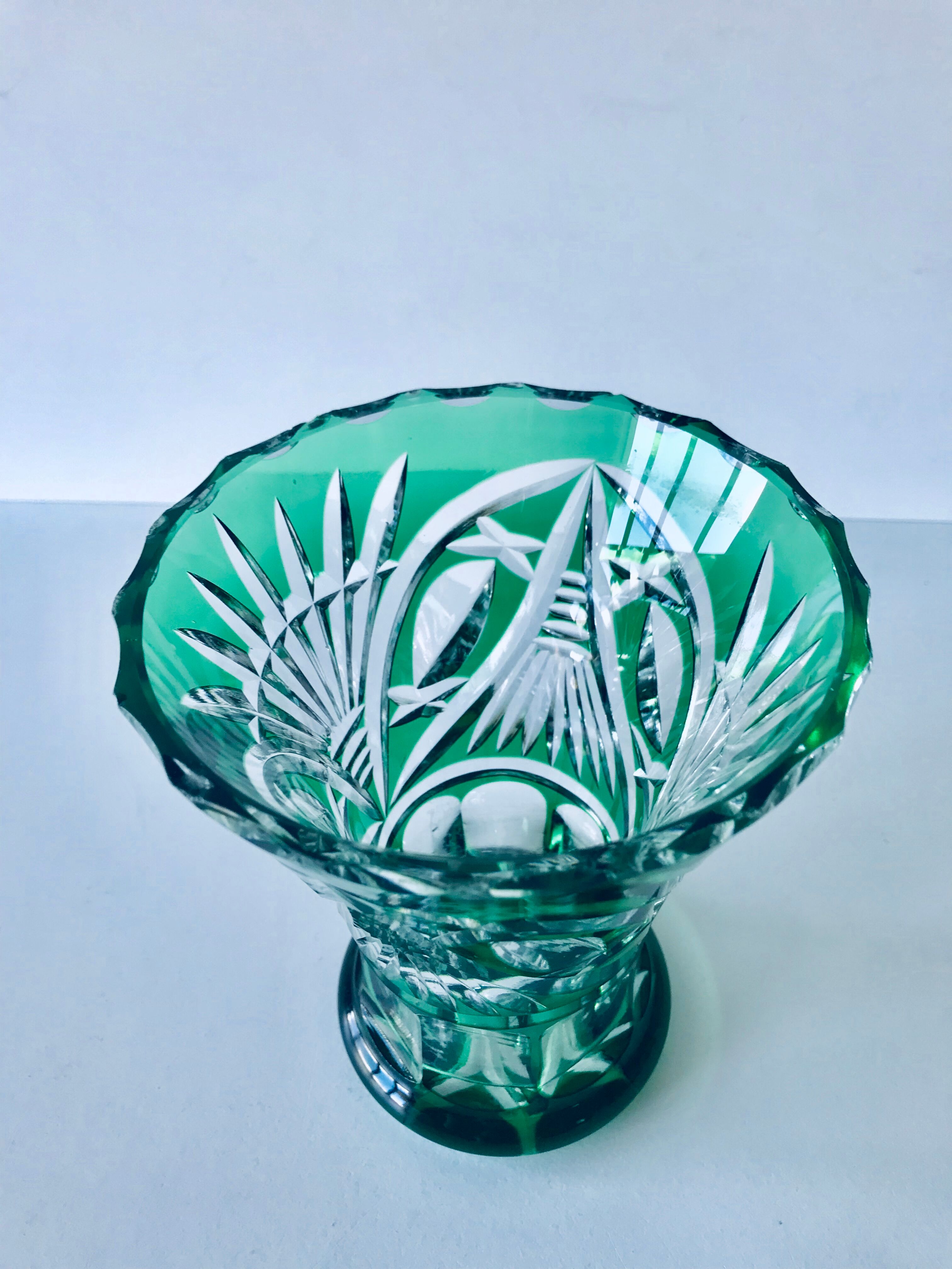Vase Art Déco en cristal taillé vert
