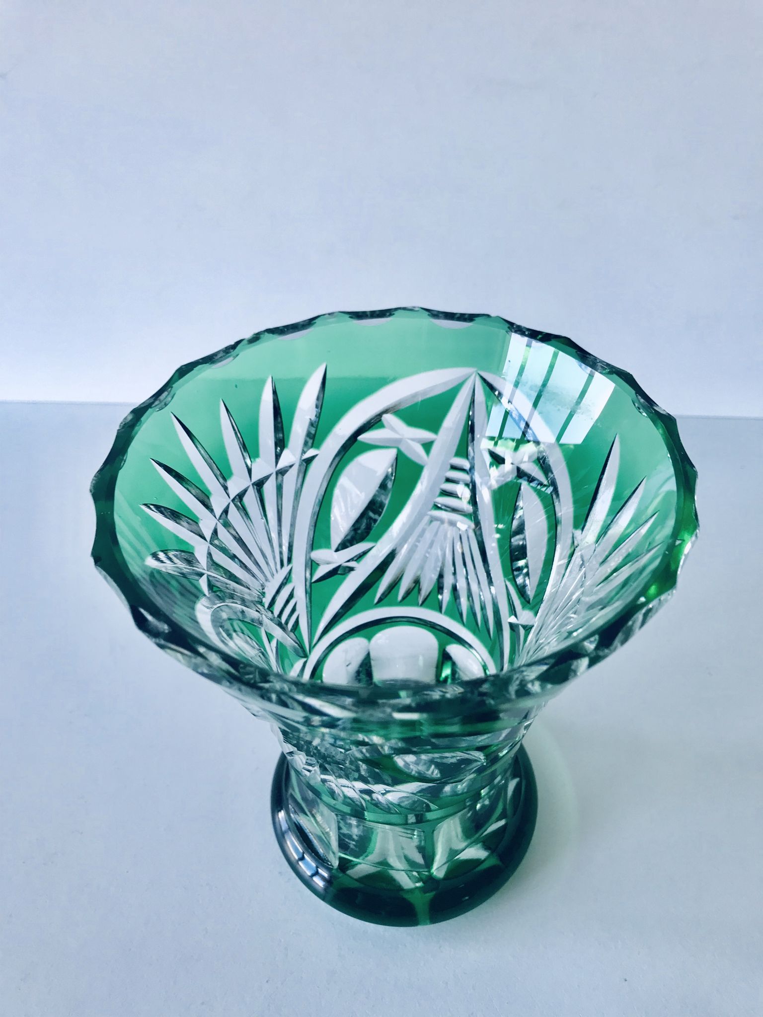Vase Art Déco en cristal taillé vert