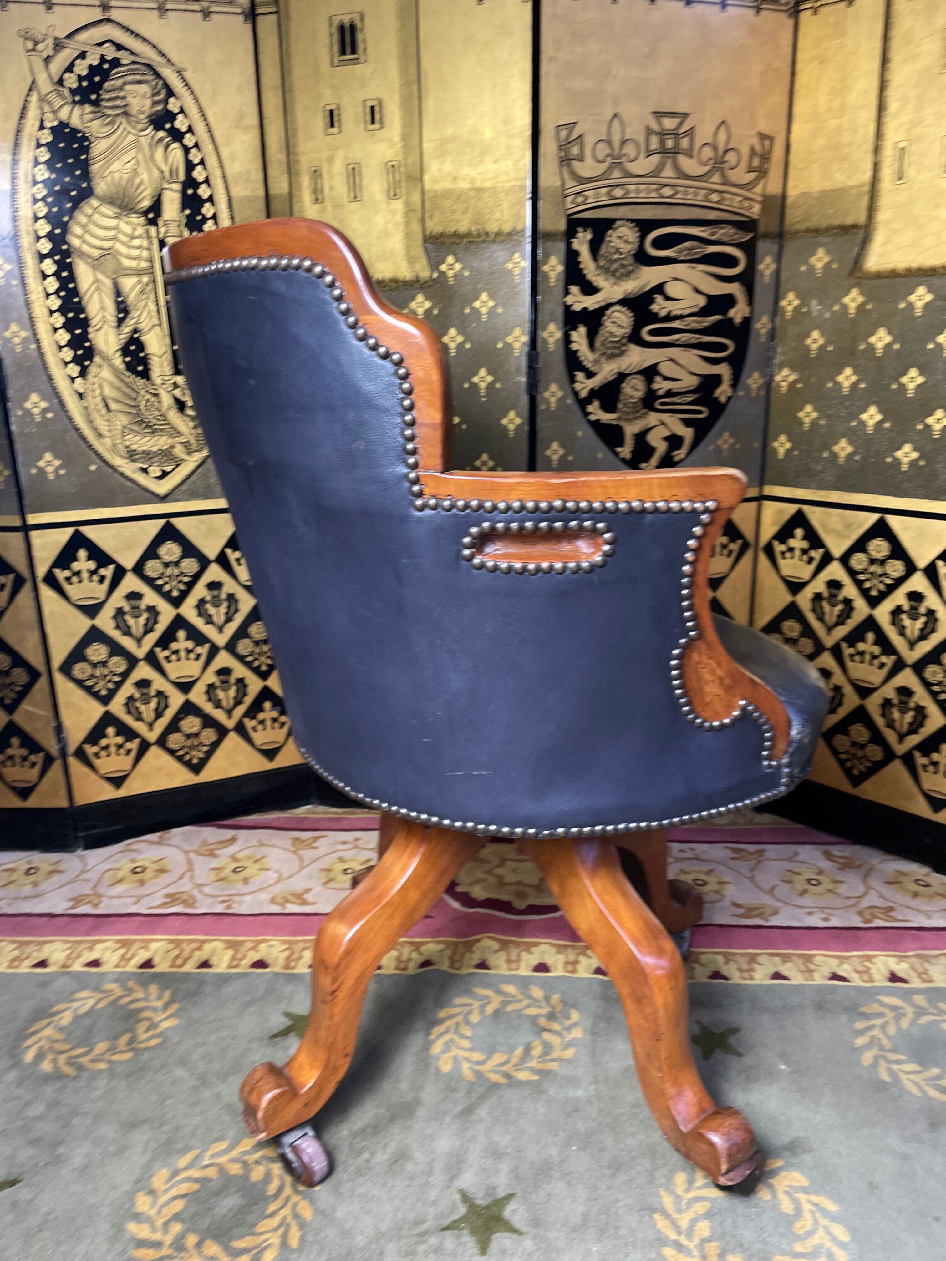 Fauteuil de bureau pivotant anglais