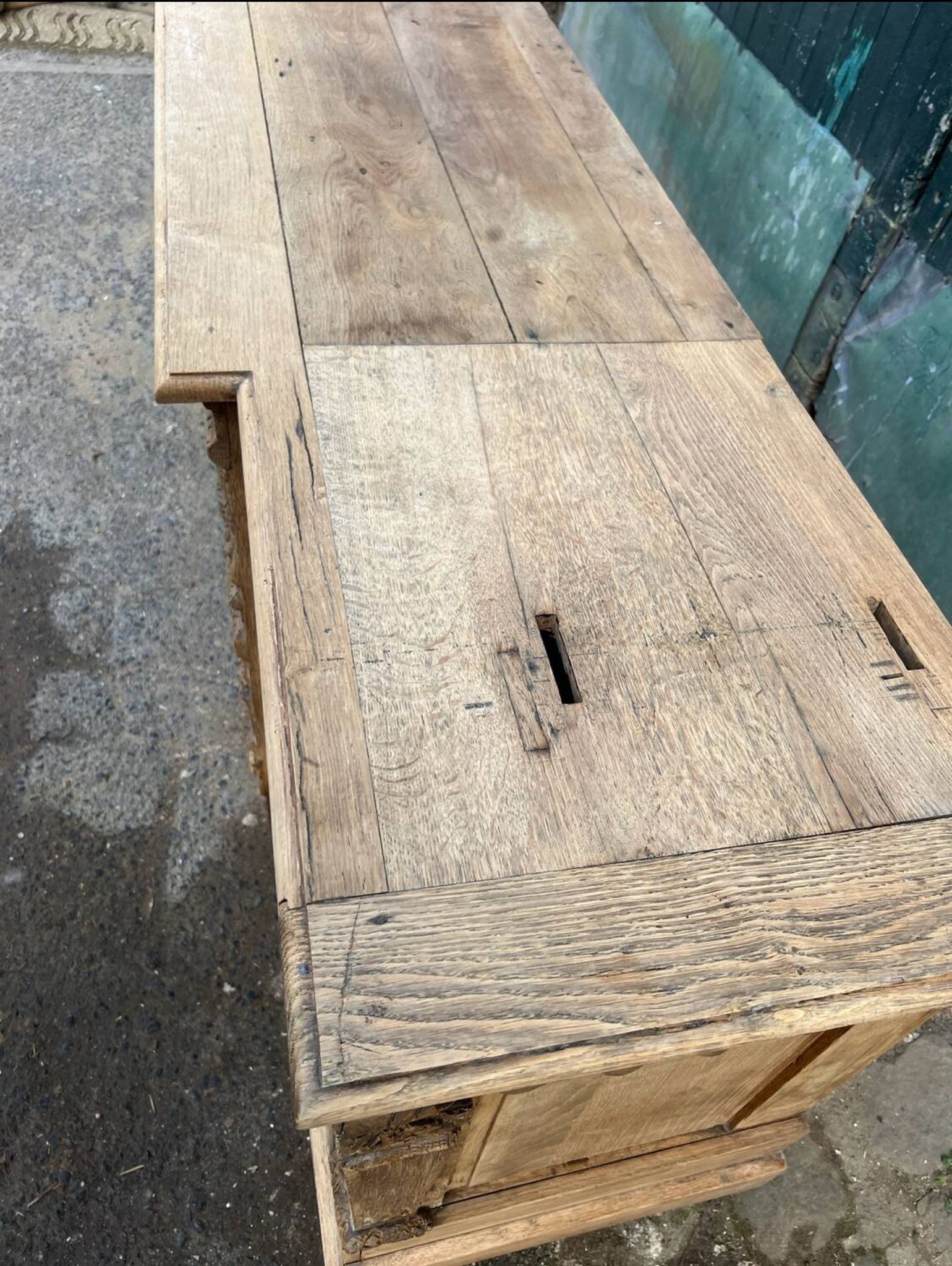 Grand Renaissance buffet in oak