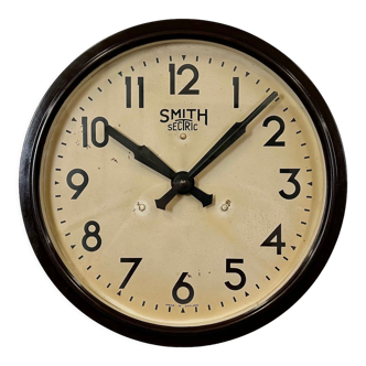 Horloge murale industrielle en bakélite brune de Smith Sectric, années 1950