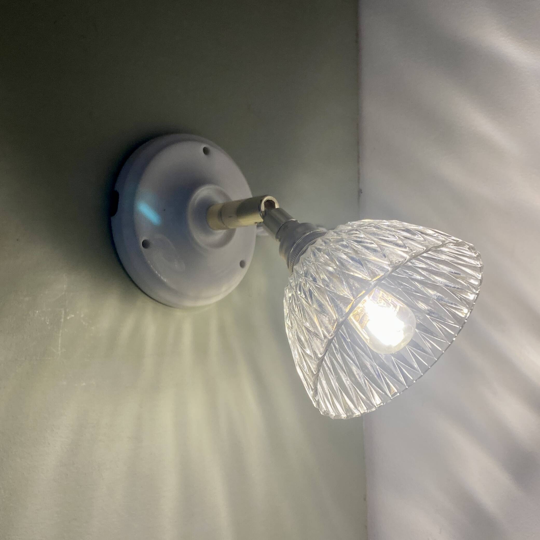 Vintage chiseled glass lampshade wall light - tableware collection -