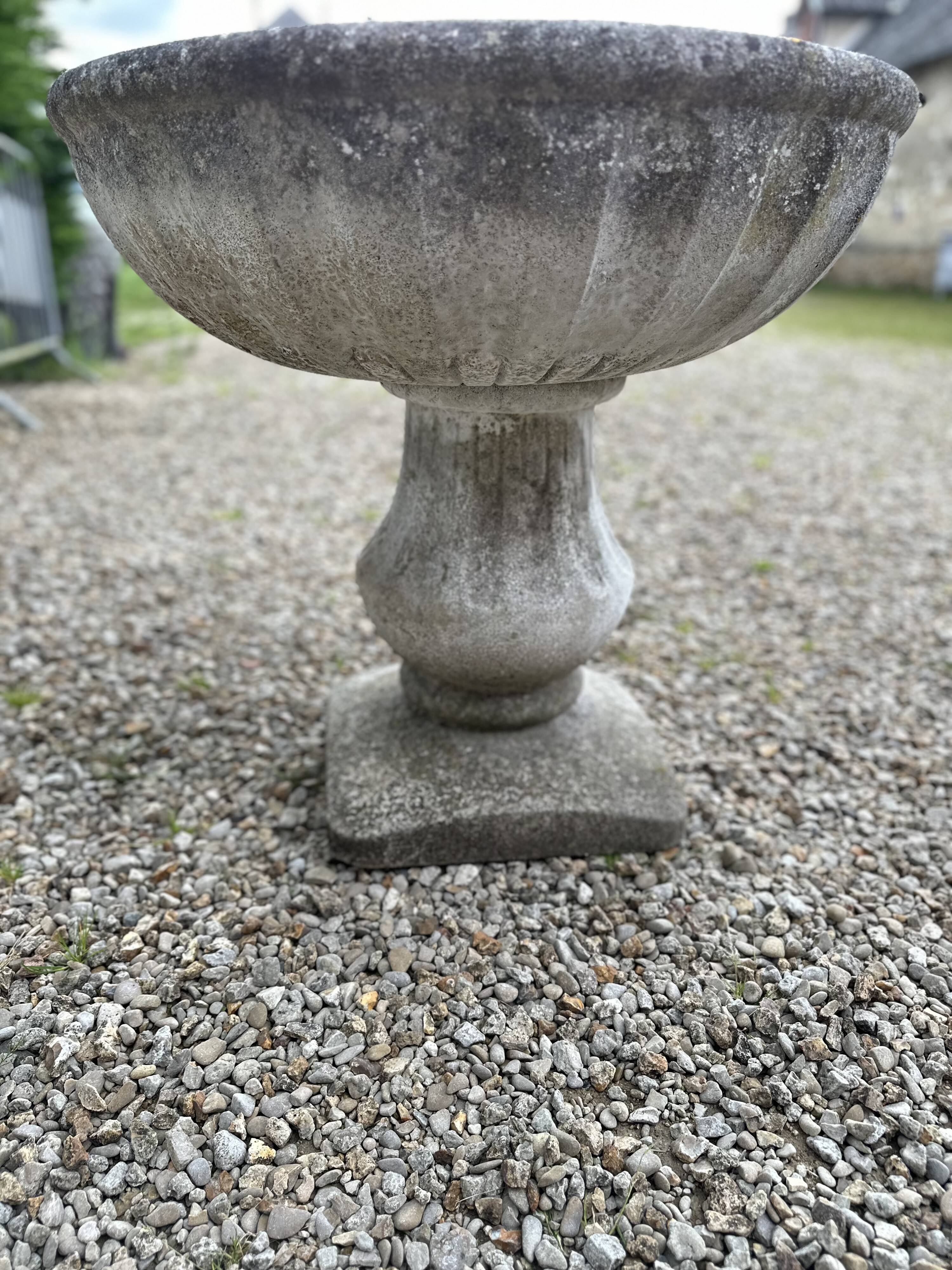 Vintage 80'S cement planter basin