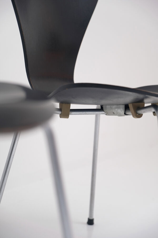 Paire de chaises 3107 série papillons Arne Jacobsen pour Fritz Hansen