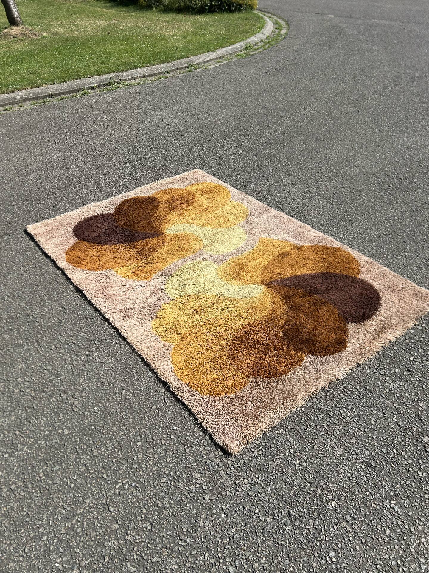 Vintage space age Desso carpet
