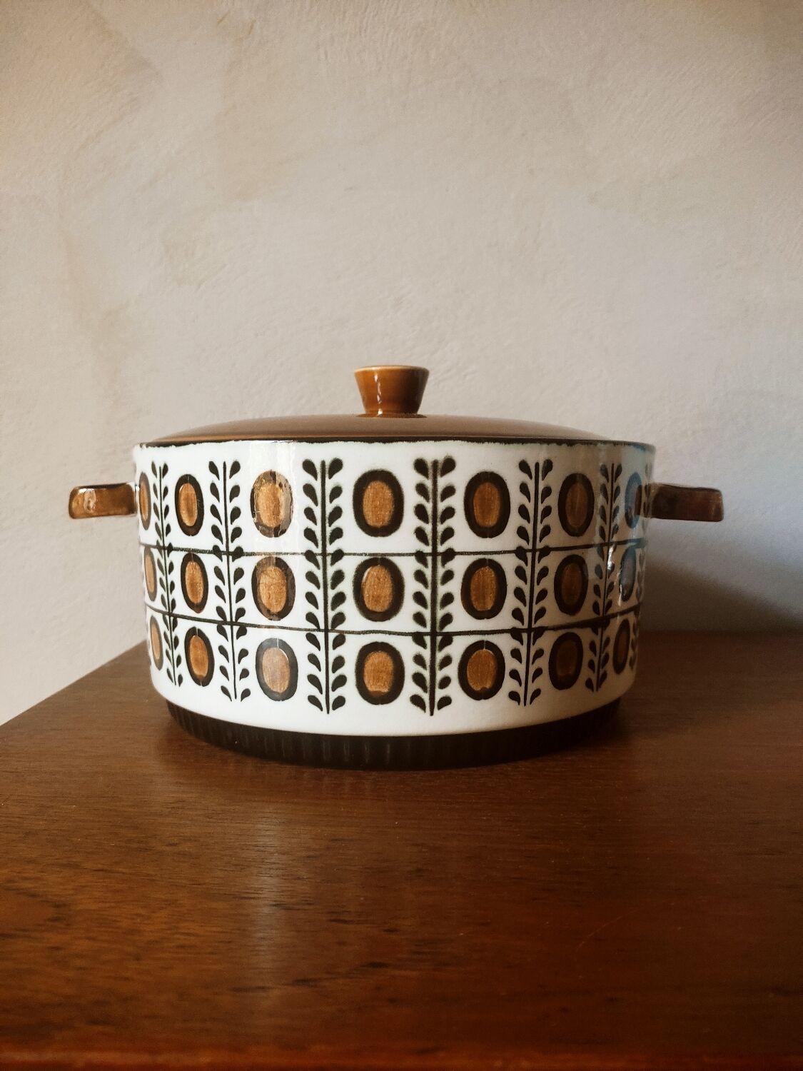 Earthenware casserole by Boch walnut model