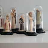 Lot de 7 personnages religieux sous globe