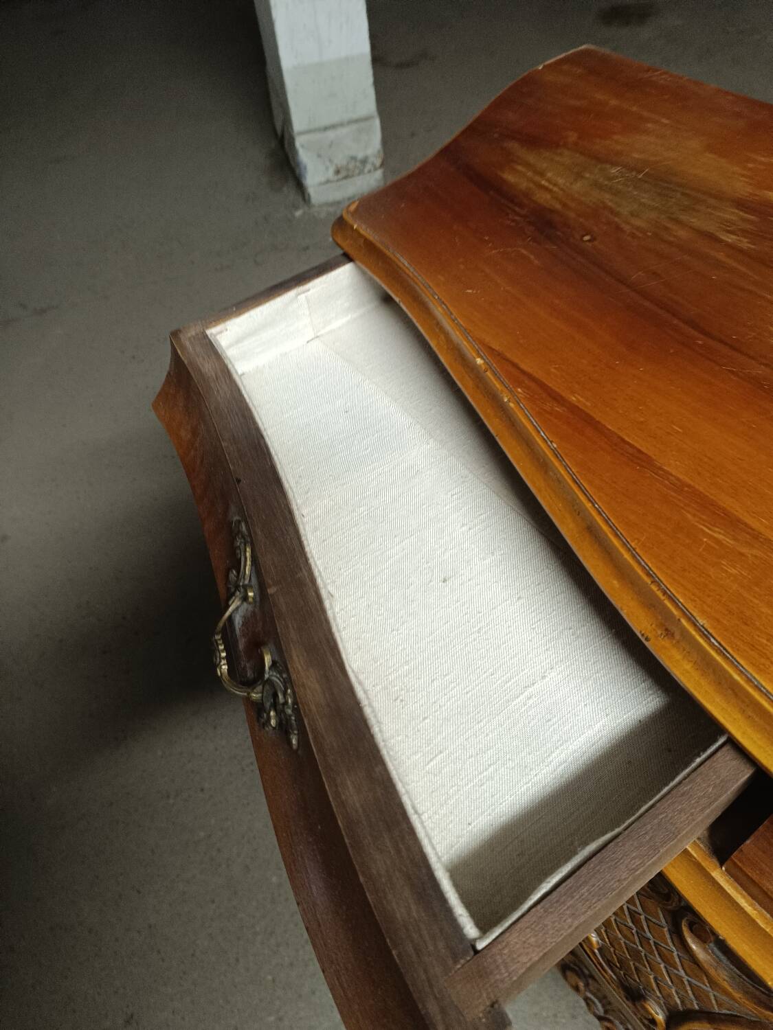 Bordeaux walnut chest of drawers