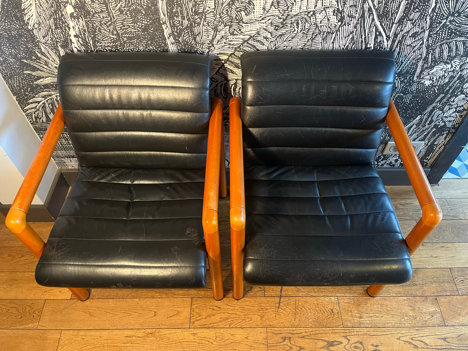 Flötotto leather armchair pair