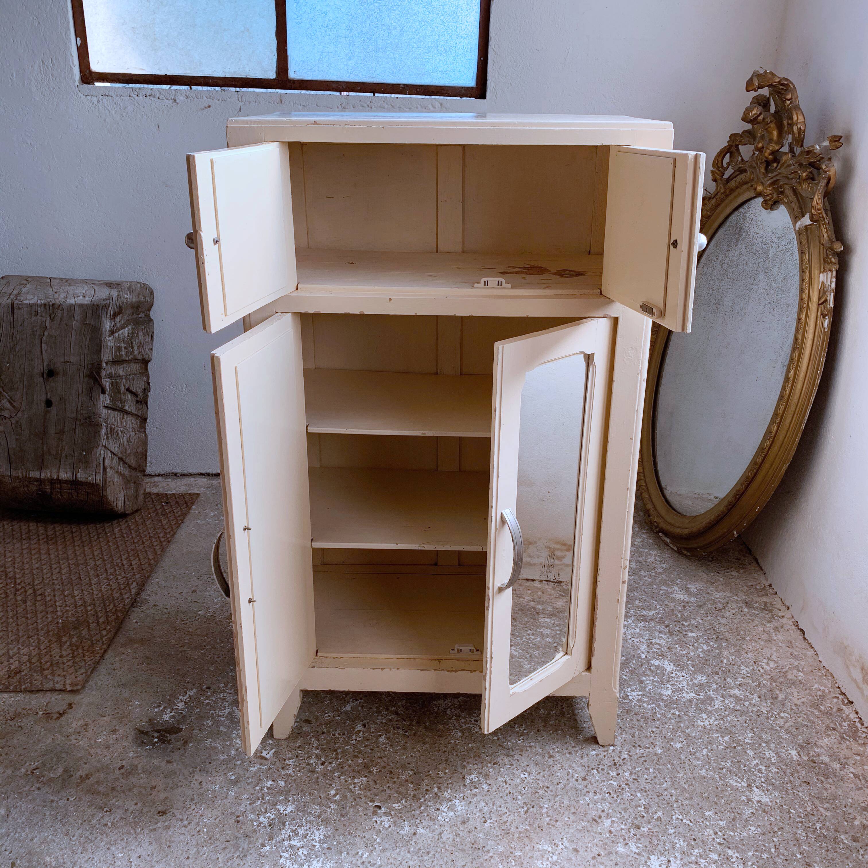 Former 4-door bathroom buffet - Esprit buffet in Paris, Mado furniture.