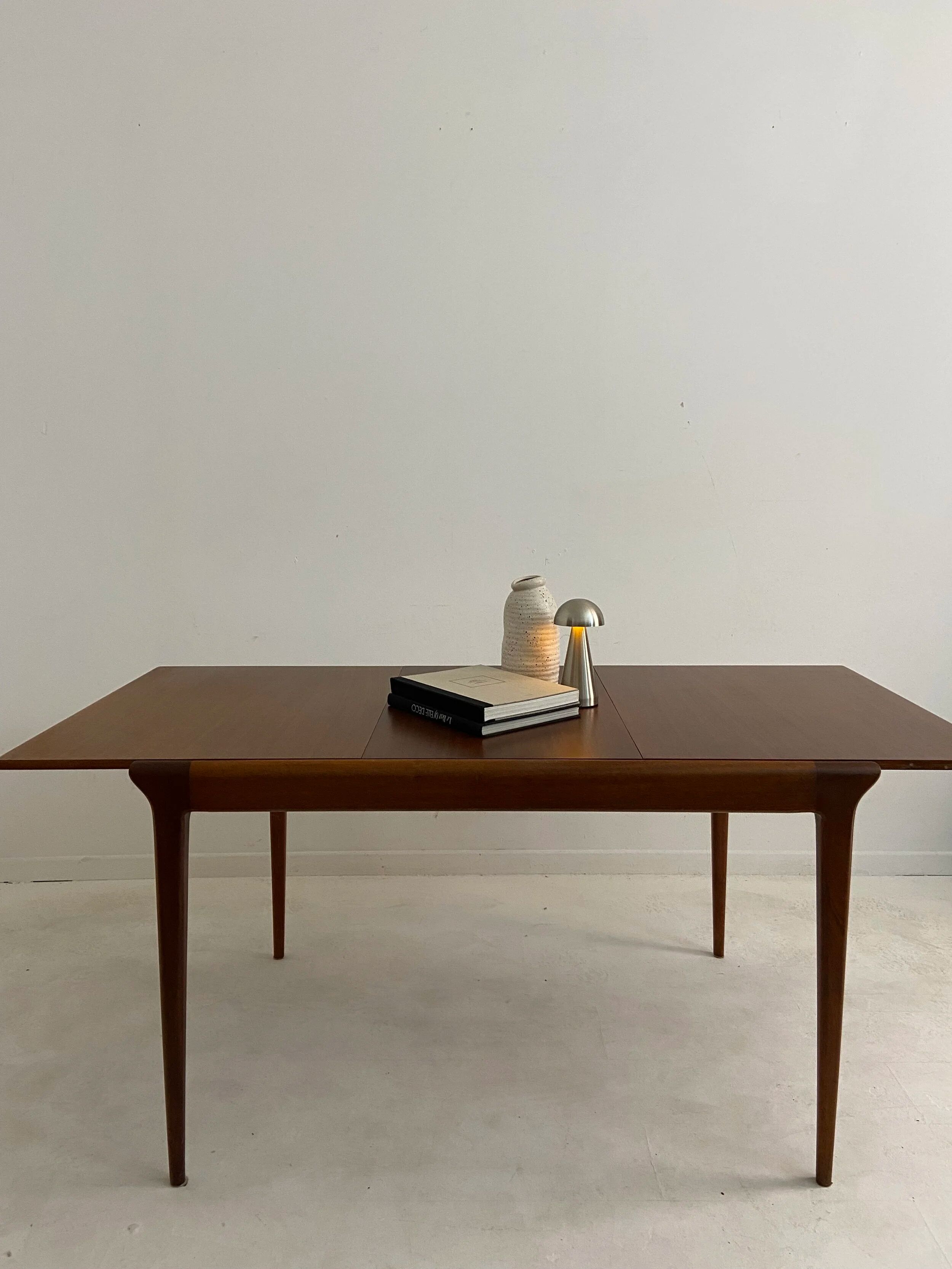 Table vintage McIntosh scandinave en teck – années 60