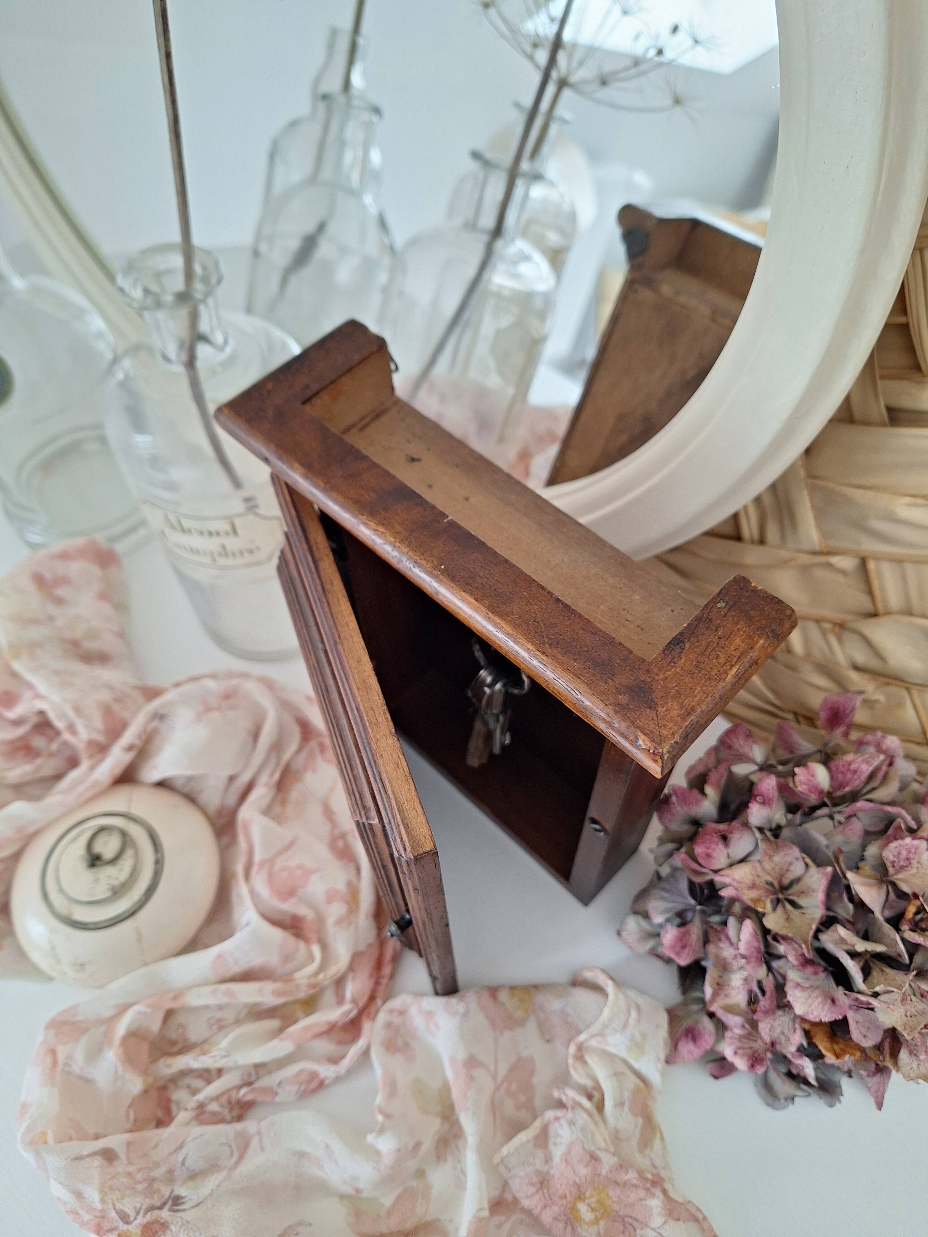 Boîte à clés vintage