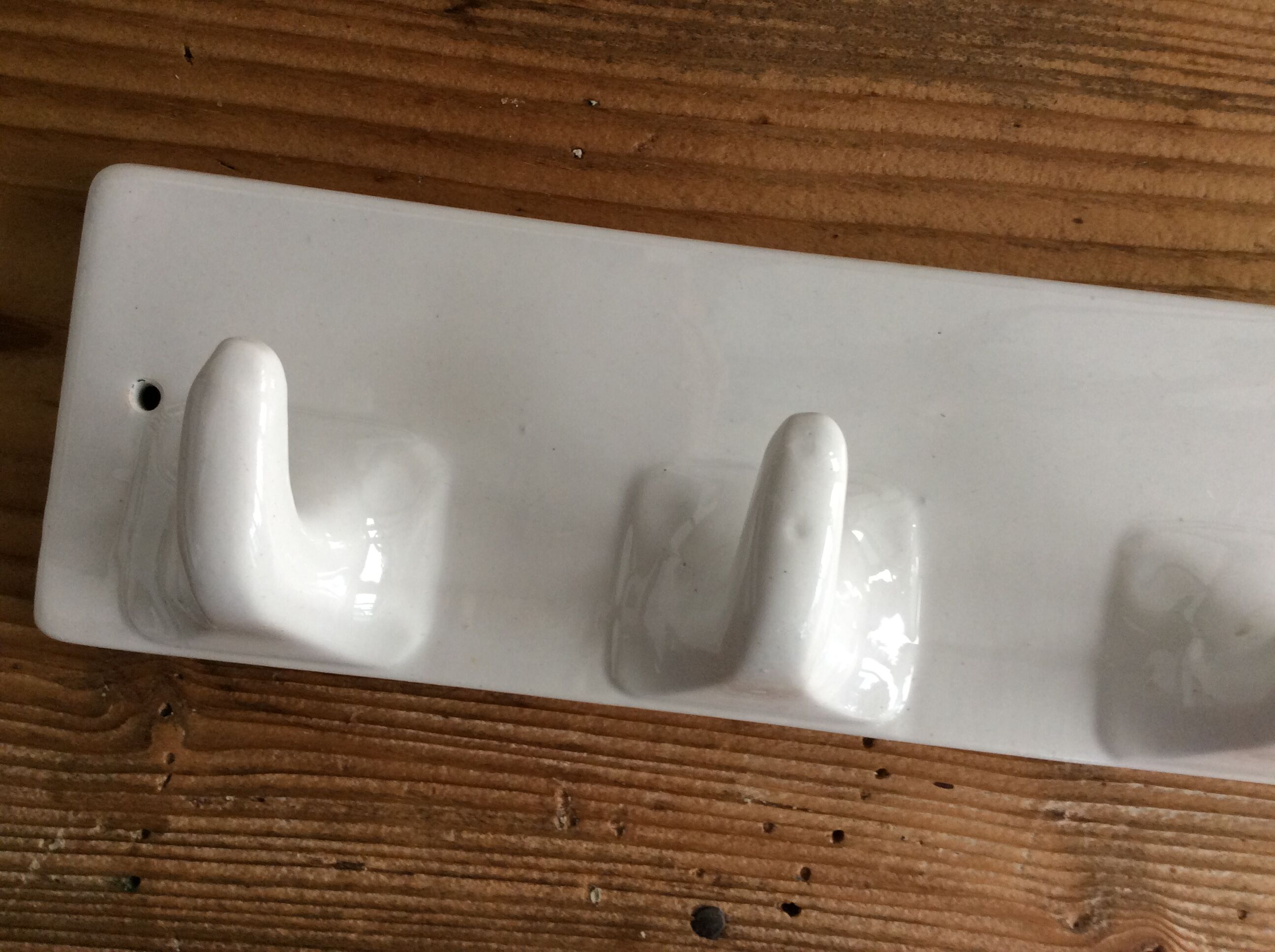 4-hook white ceramic patère